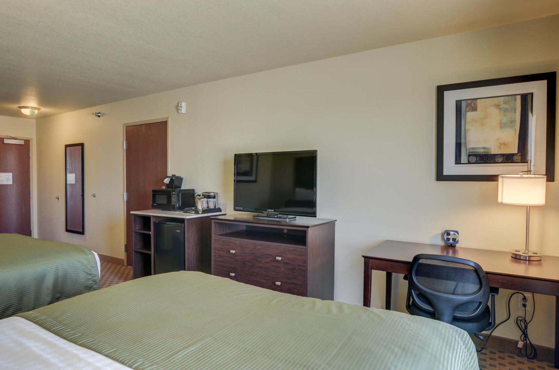 Cobblestone Inn & Suites - Oberlin photo 18