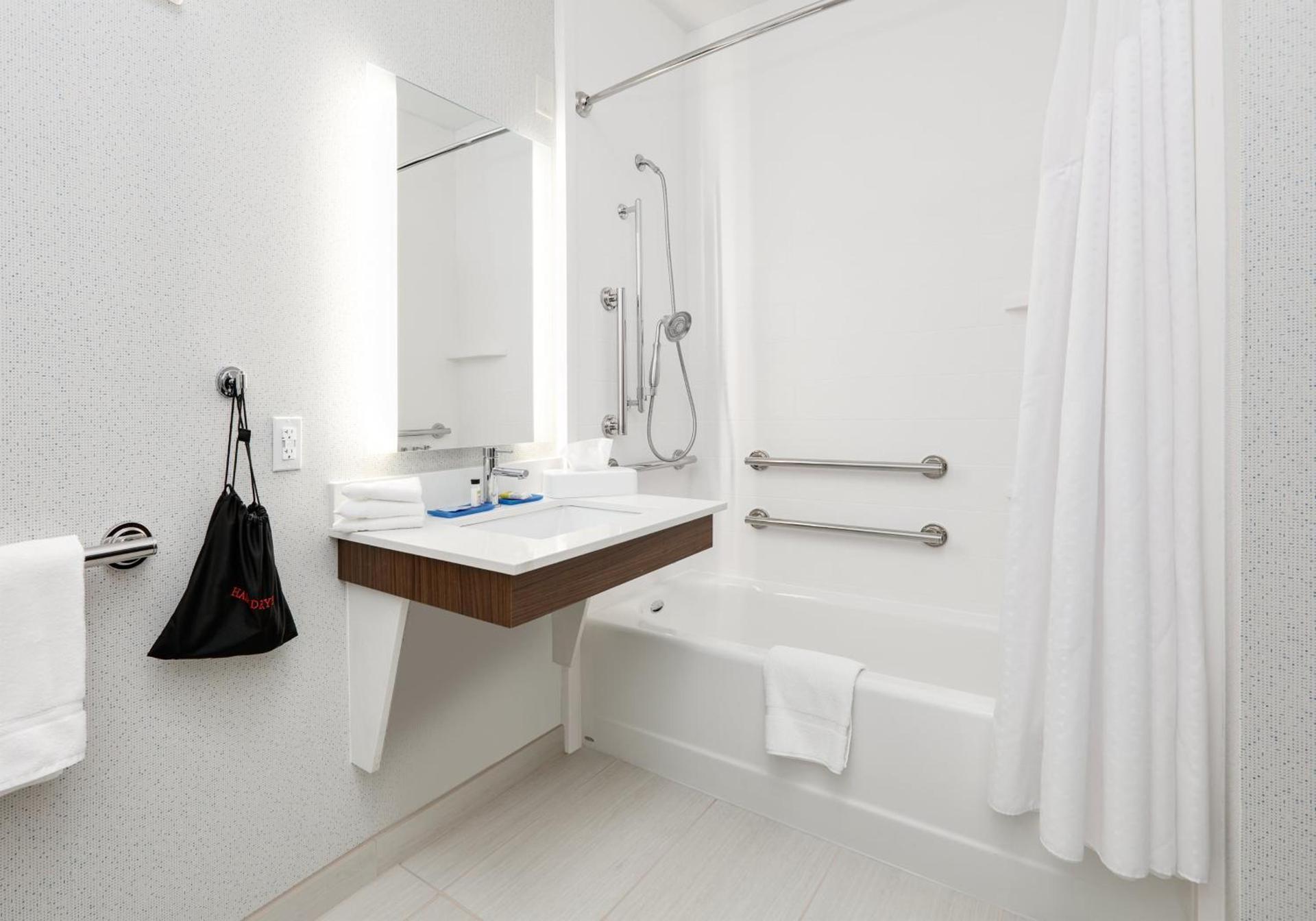 Holiday Inn Express & Suites Mitchell by IHG photo 40