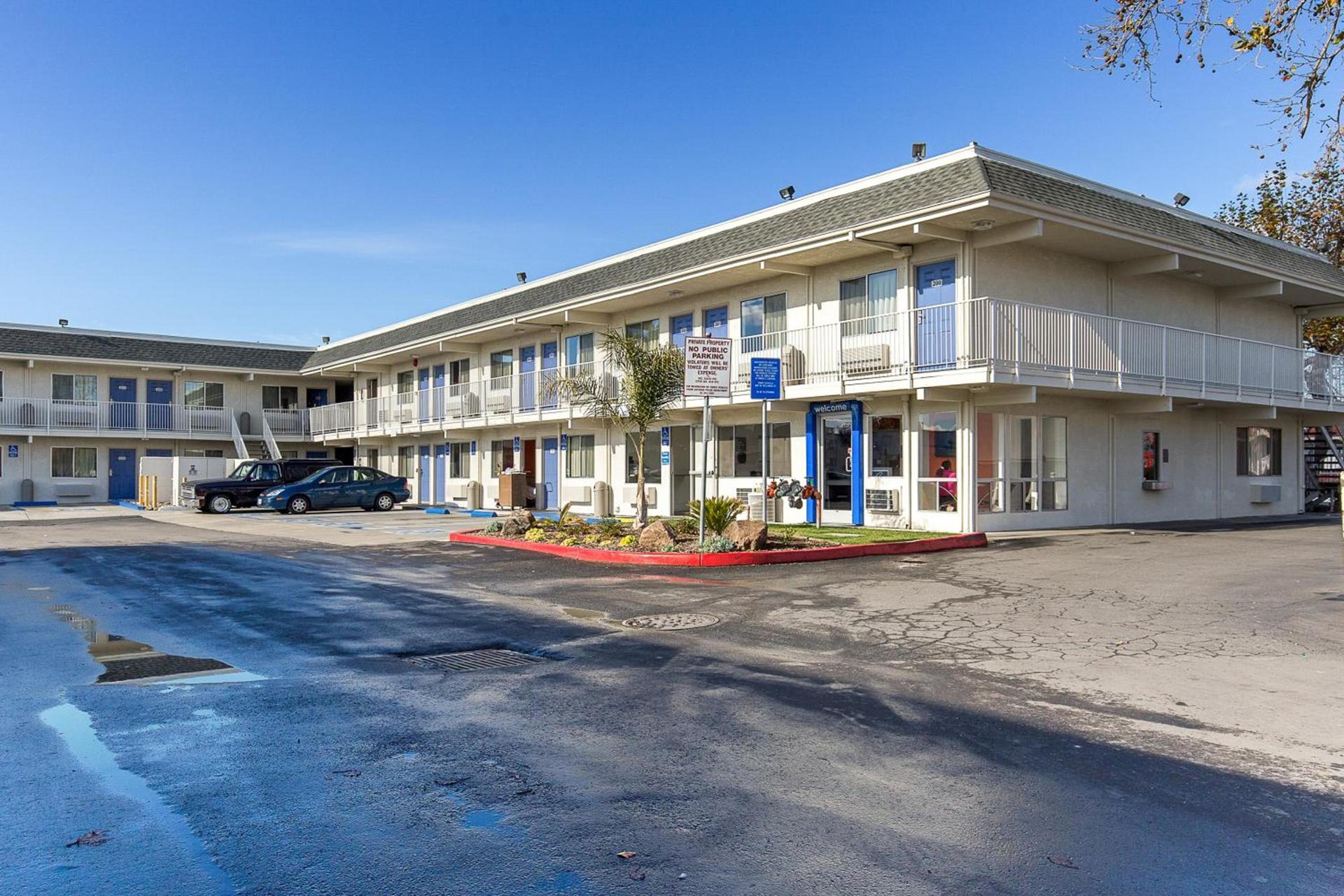 Motel 6 Hayward, CA- Silicon Valley Gateway photo 2
