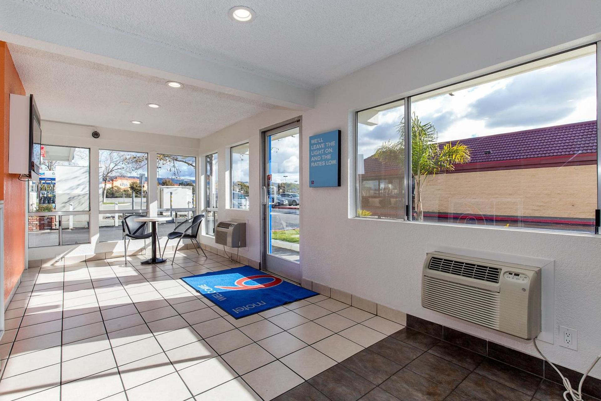 Motel 6 Hayward, CA- Silicon Valley Gateway photo 8