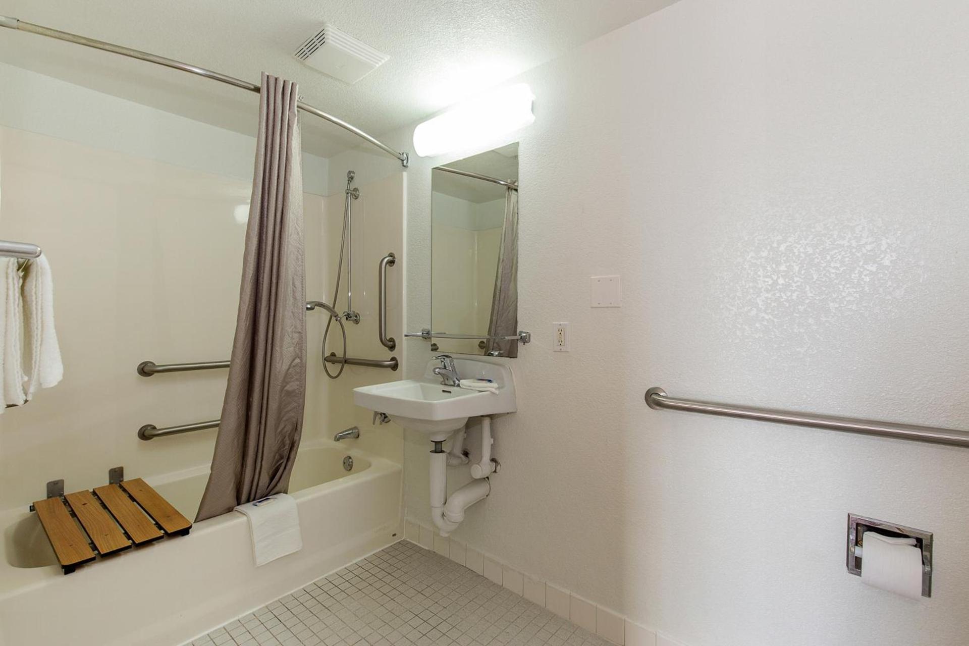 Motel 6 Hayward, CA- Silicon Valley Gateway photo 26