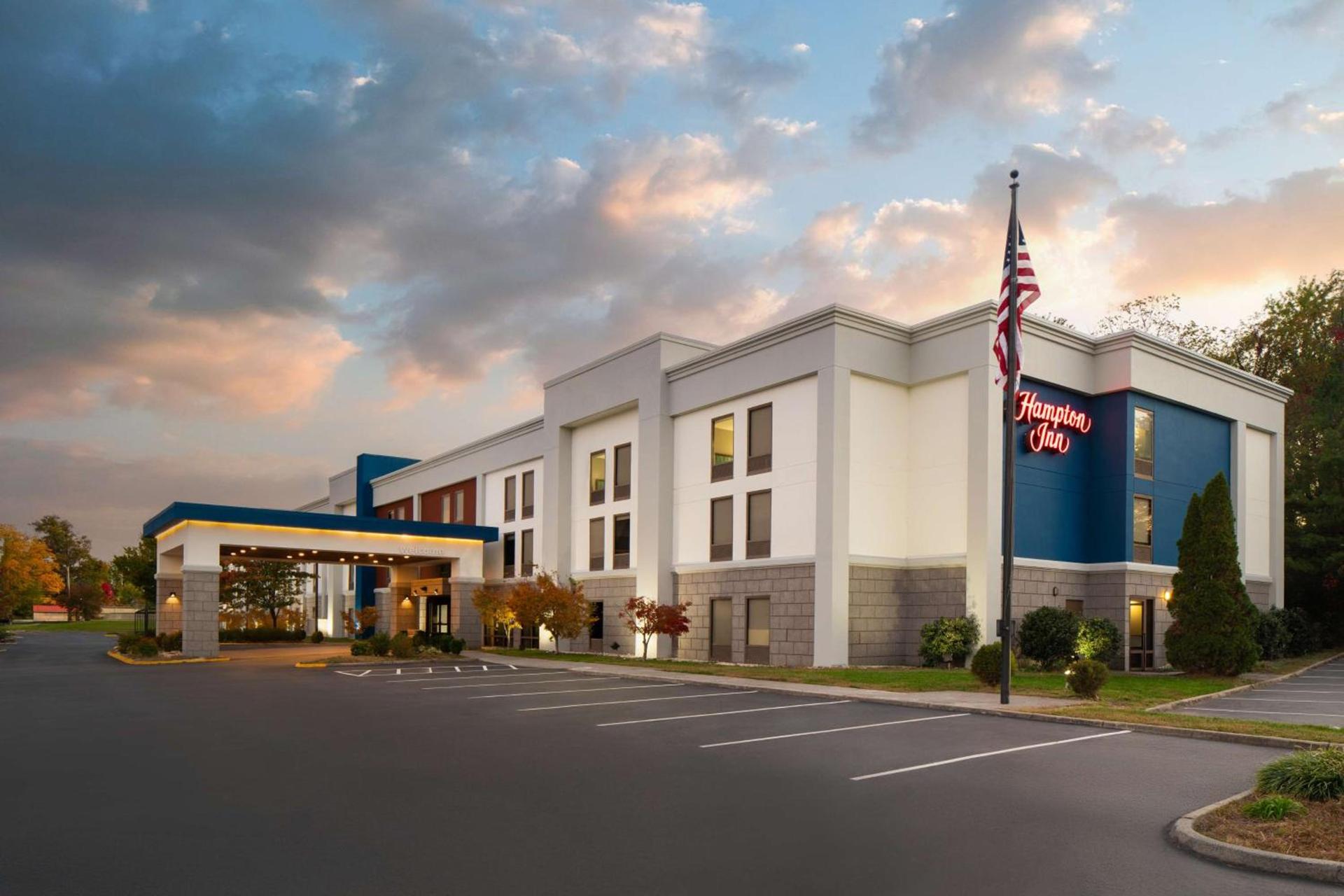 Hampton Inn Roanoke/Hollins - I-81 photo 1