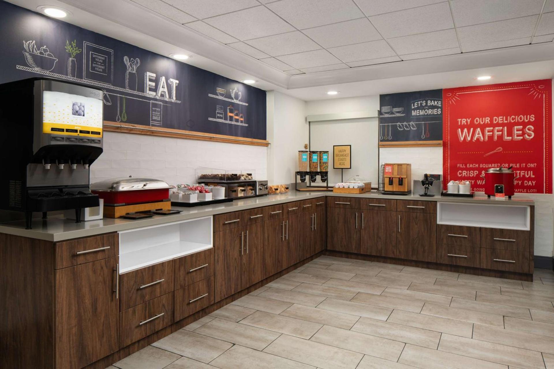 Hampton Inn Roanoke/Hollins - I-81 photo 8