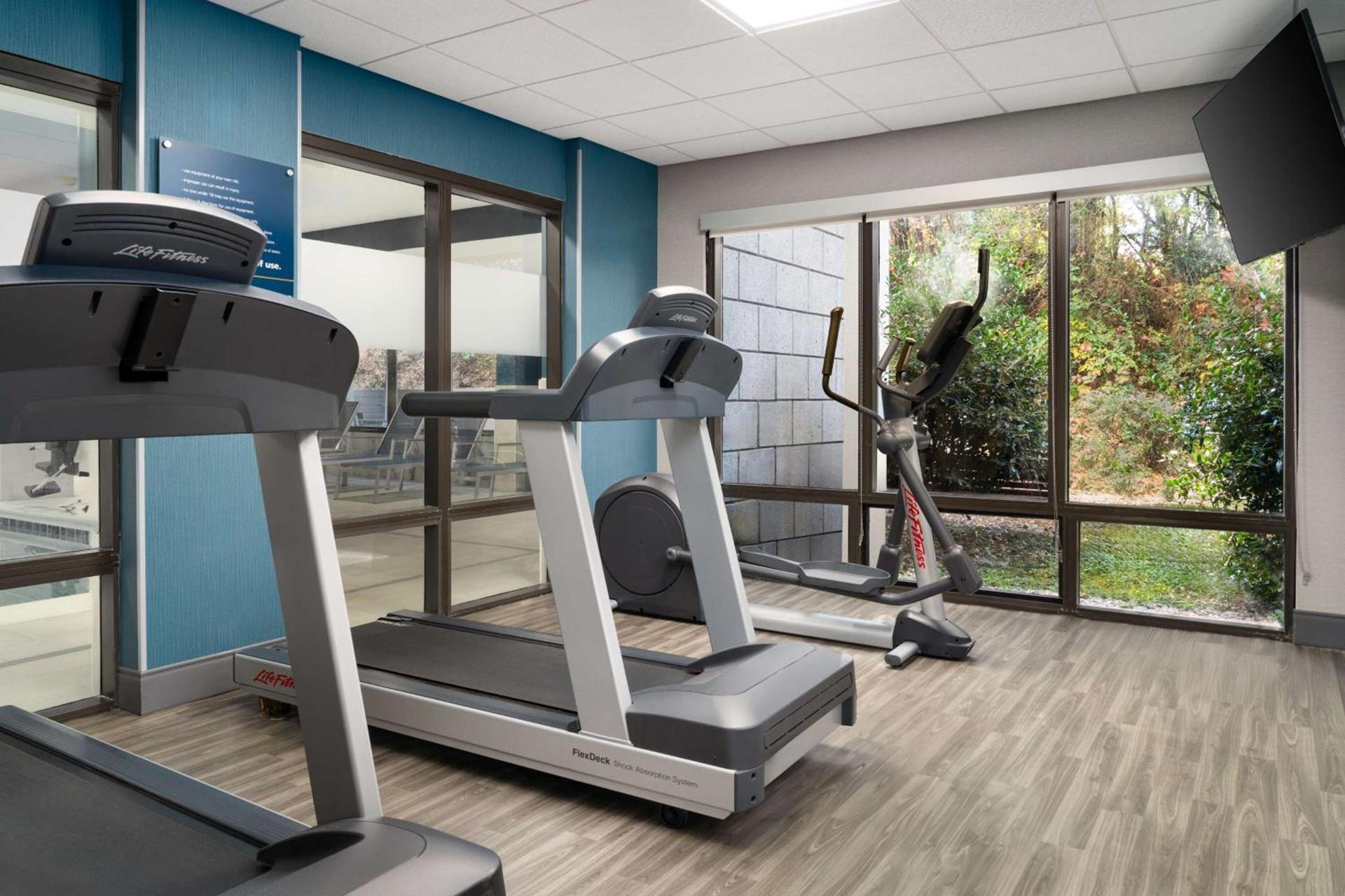 Hampton Inn Roanoke/Hollins - I-81 photo 11