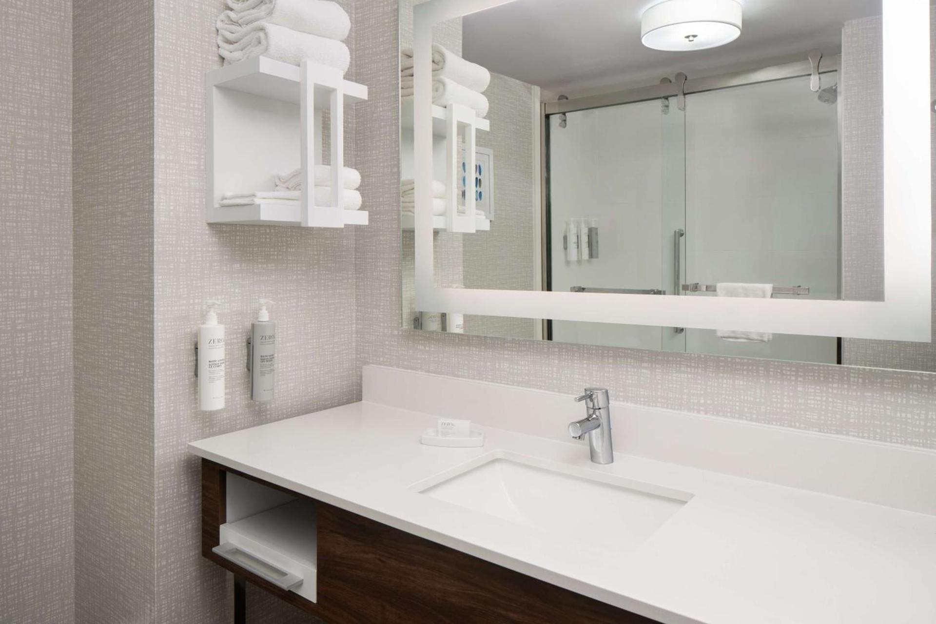 Hampton Inn Roanoke/Hollins - I-81 photo 25
