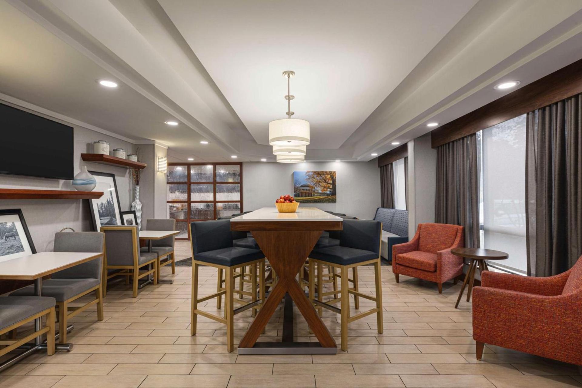 Hampton Inn Charlottesville photo 3