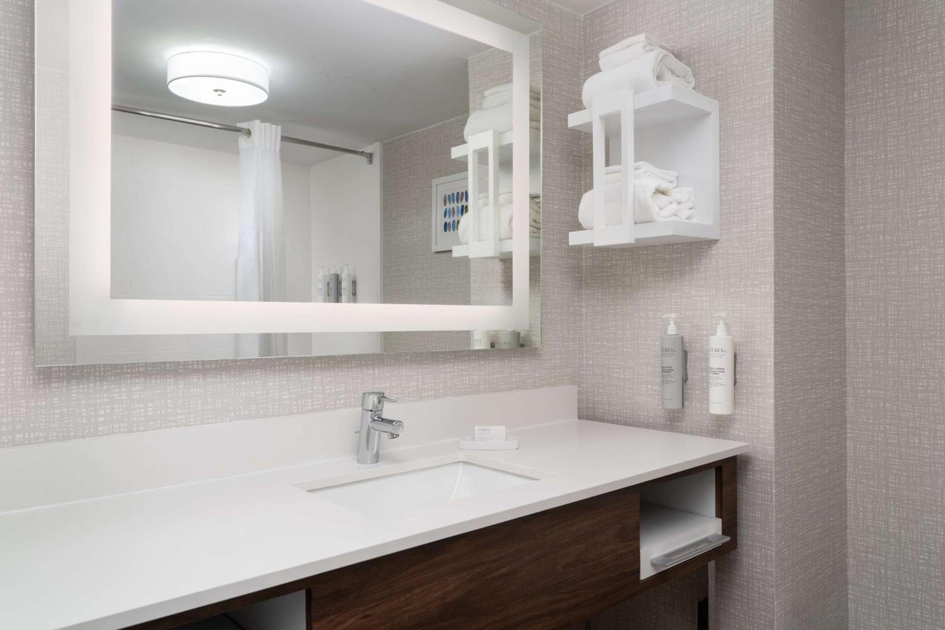 Hampton Inn Roanoke/Hollins - I-81 photo 26