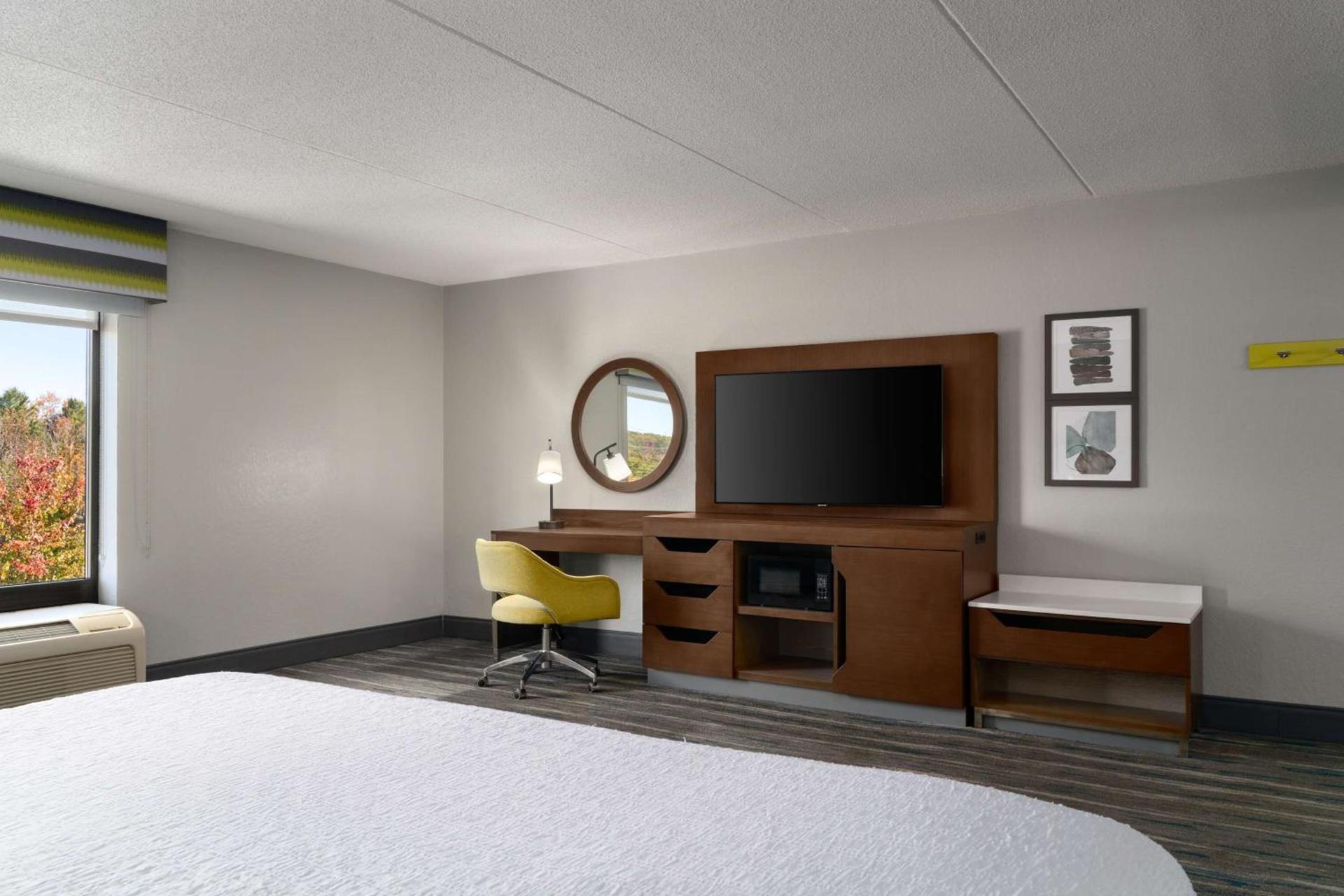 Hampton Inn Roanoke/Hollins - I-81 photo 27