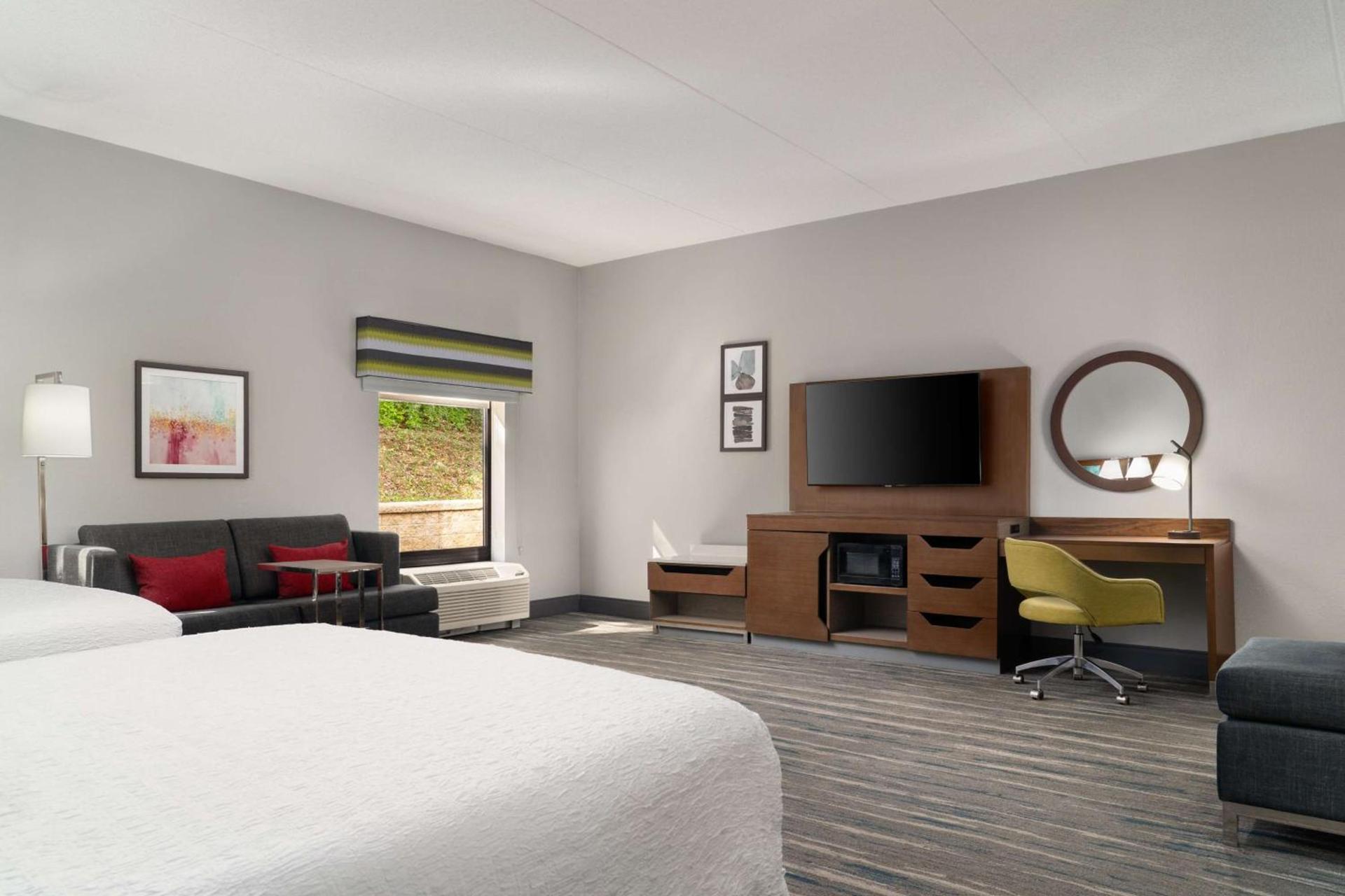 Hampton Inn Roanoke/Hollins - I-81 photo 30