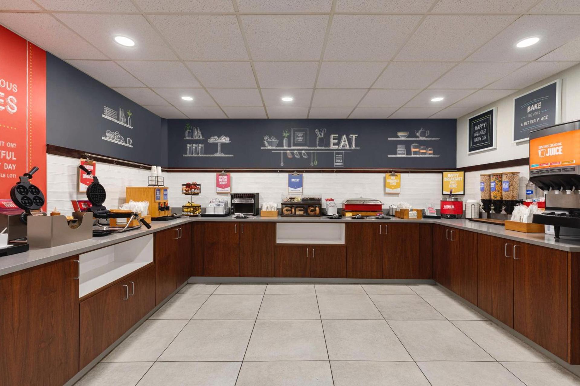 Hampton Inn Charlottesville photo 9