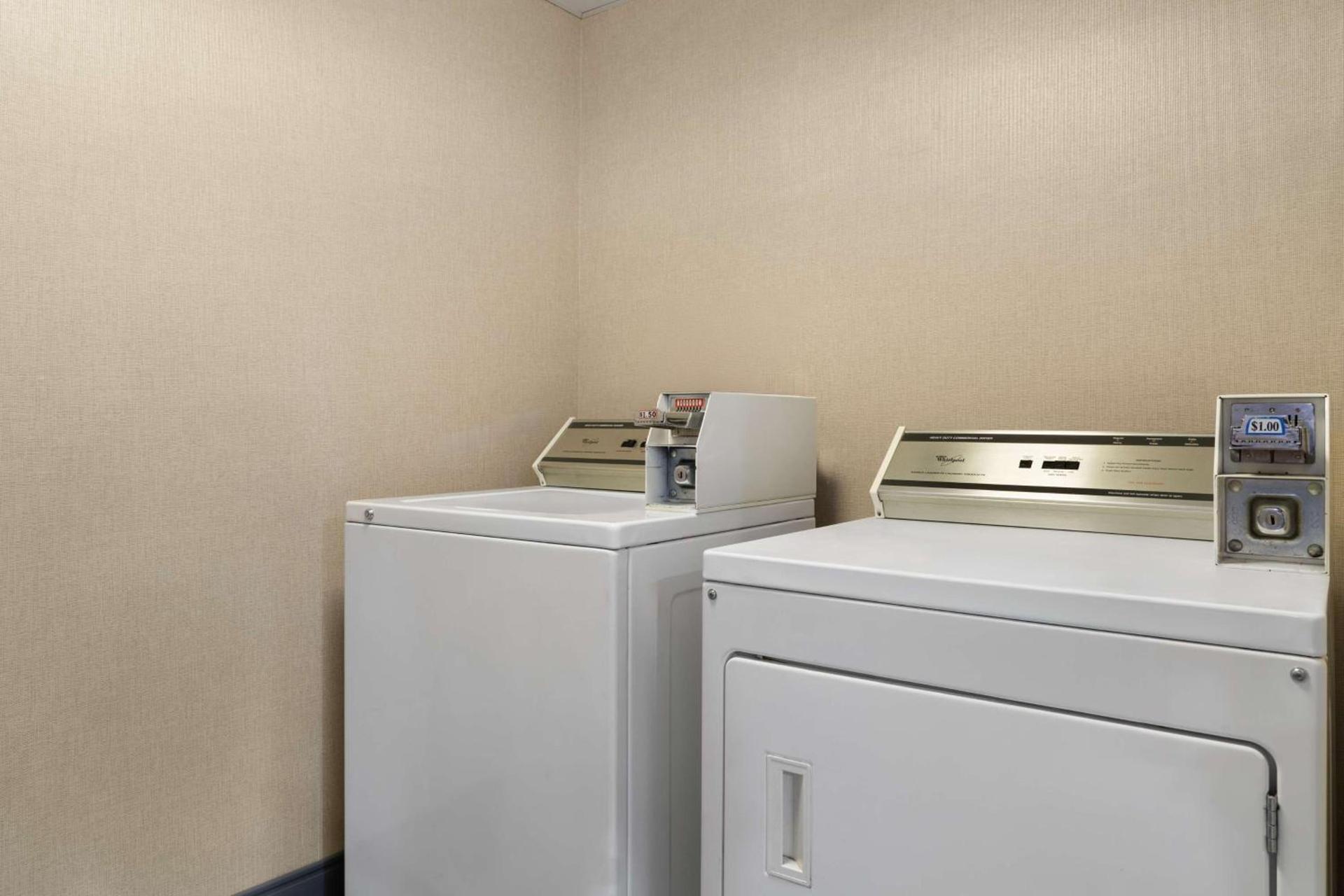 Hampton Inn Roanoke/Hollins - I-81 photo 32