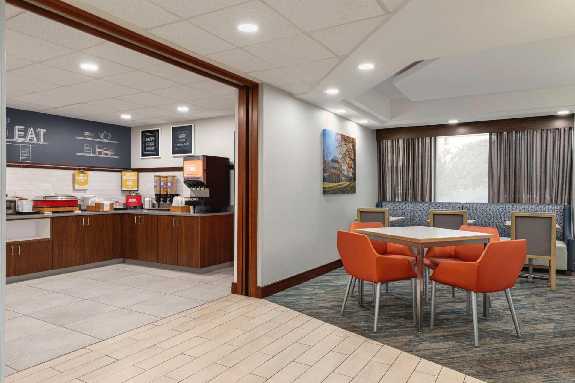 Hampton Inn Charlottesville photo 10