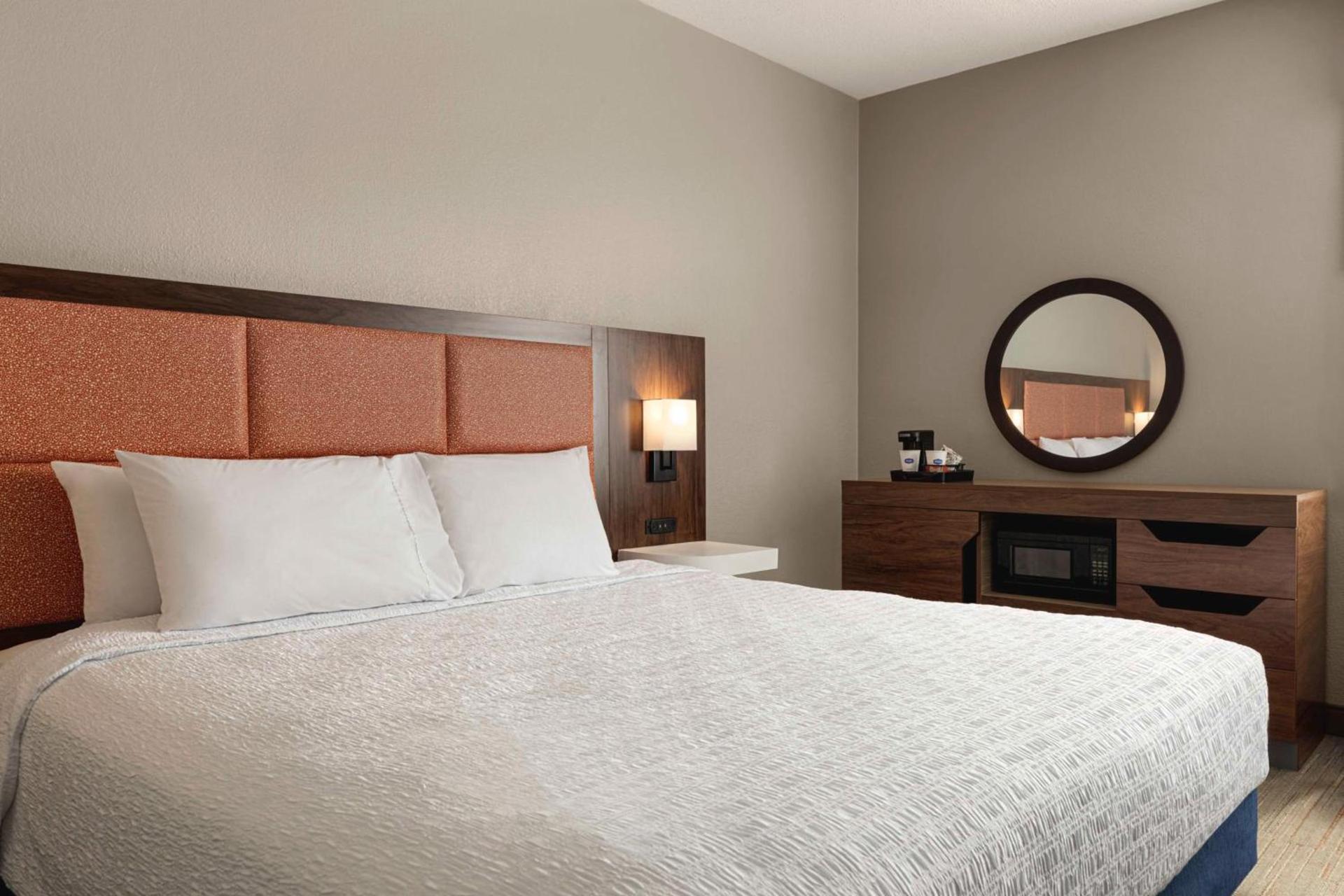 Hampton Inn Charlottesville photo 16