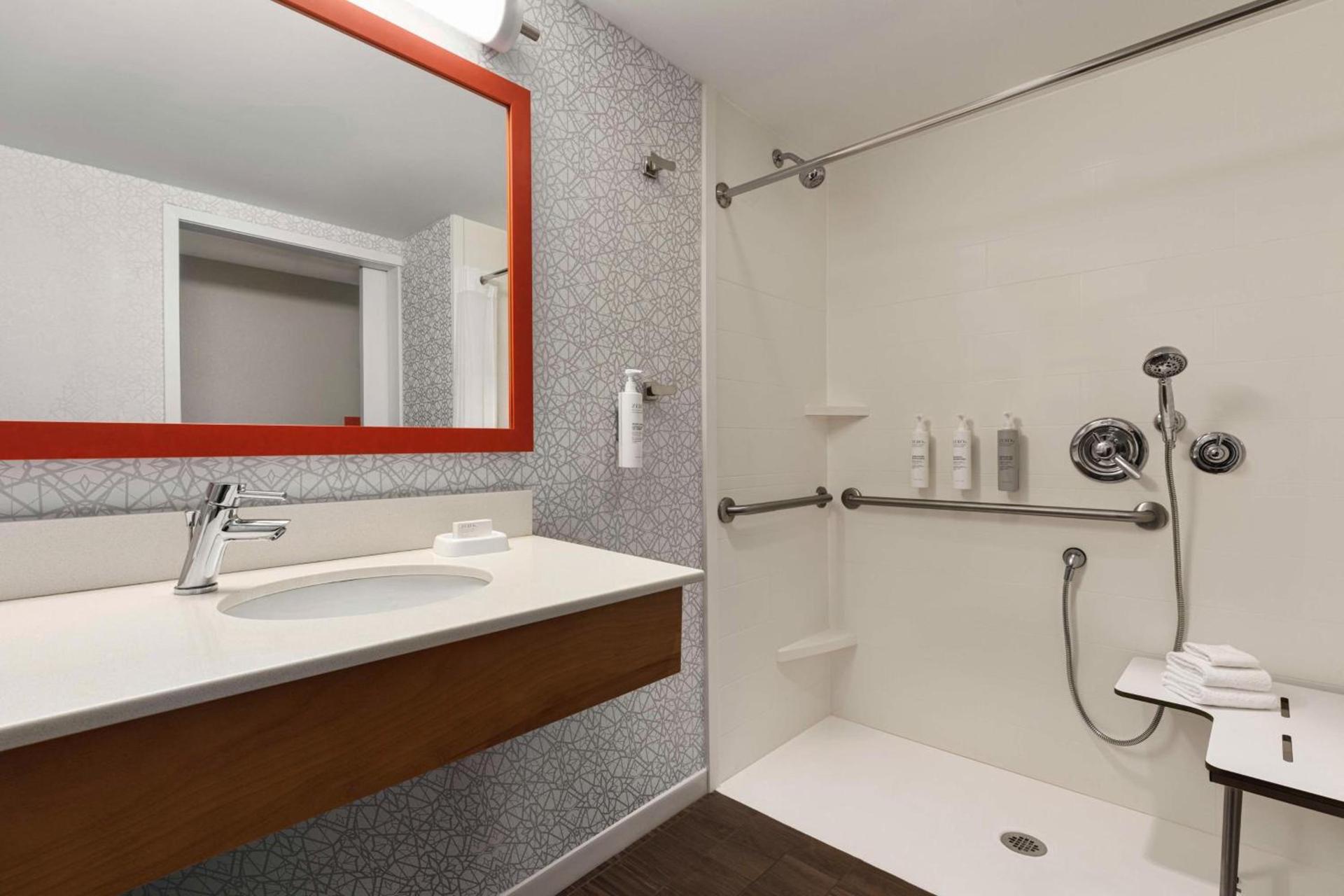 Hampton Inn Charlottesville photo 18