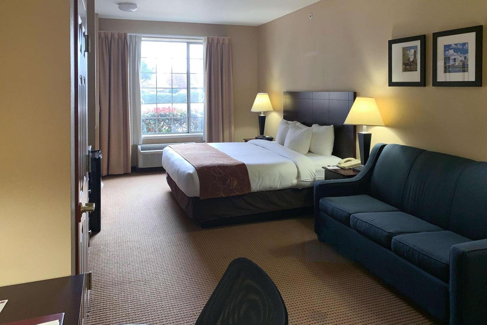 Comfort Suites Roanoke - Fort Worth North photo 49