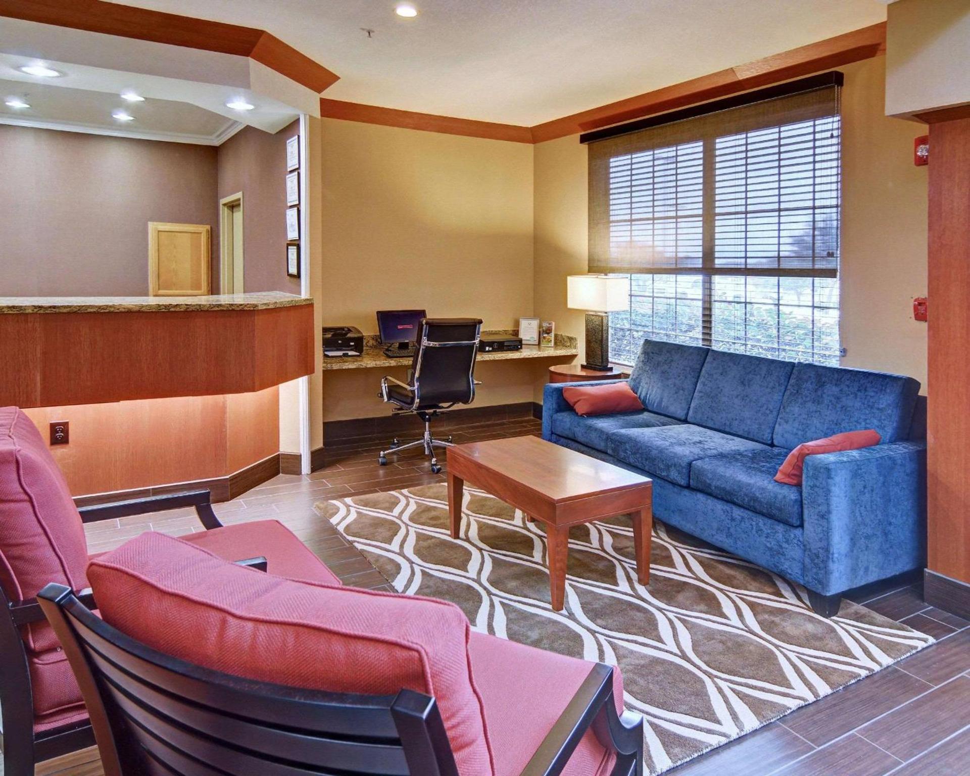 Comfort Suites Roanoke - Fort Worth North photo 58
