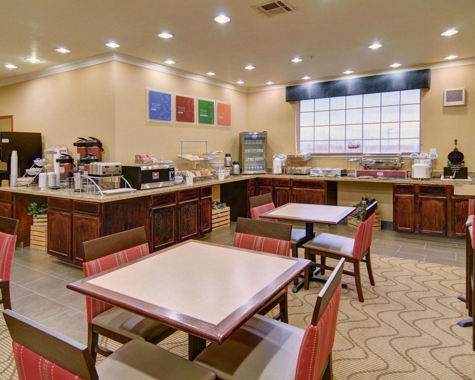 Comfort Suites Roanoke - Fort Worth North photo 59
