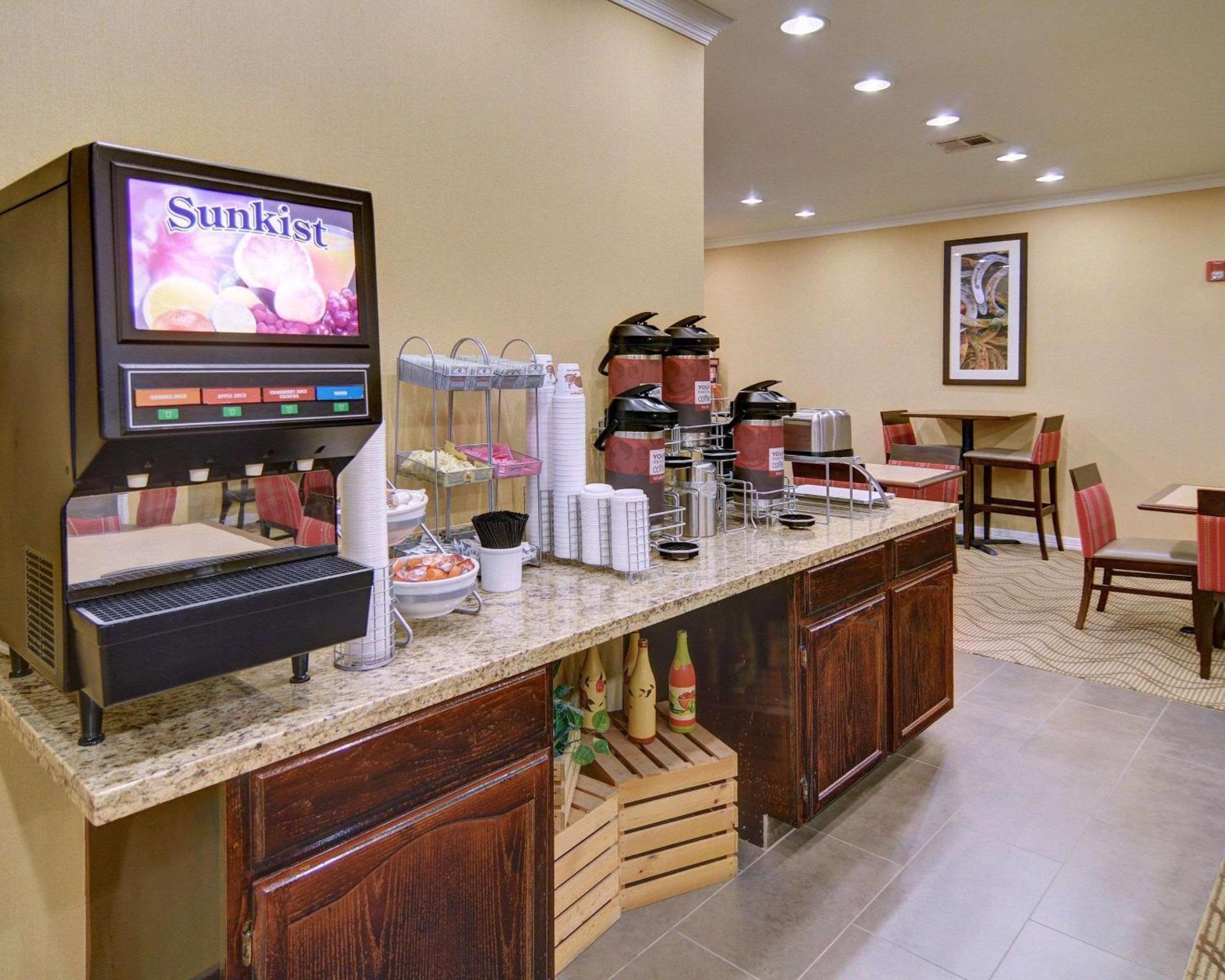 Comfort Suites Roanoke - Fort Worth North photo 60