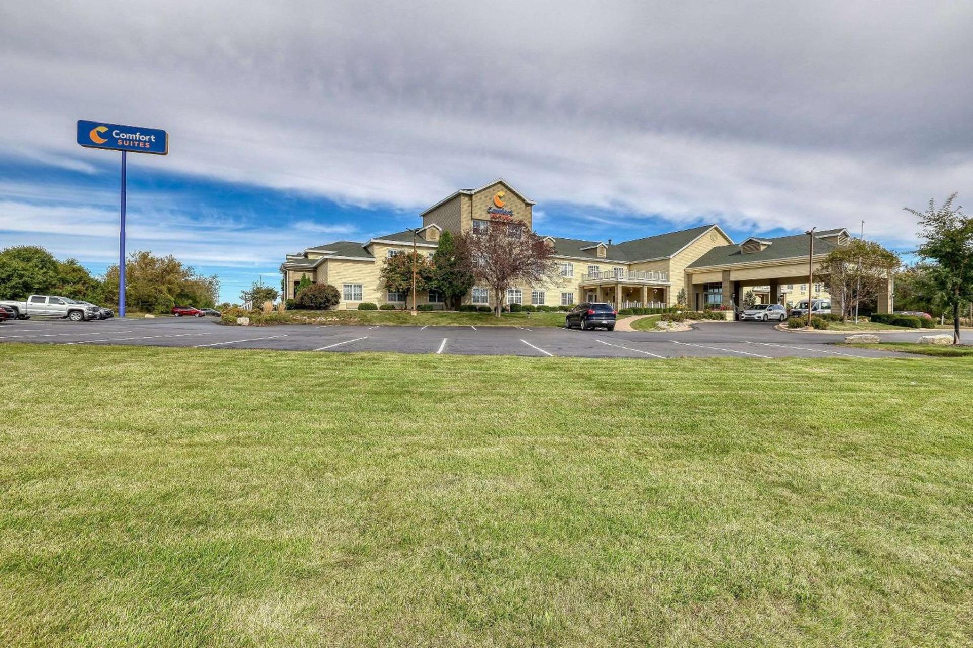 Comfort Suites Appleton Airport photo 2