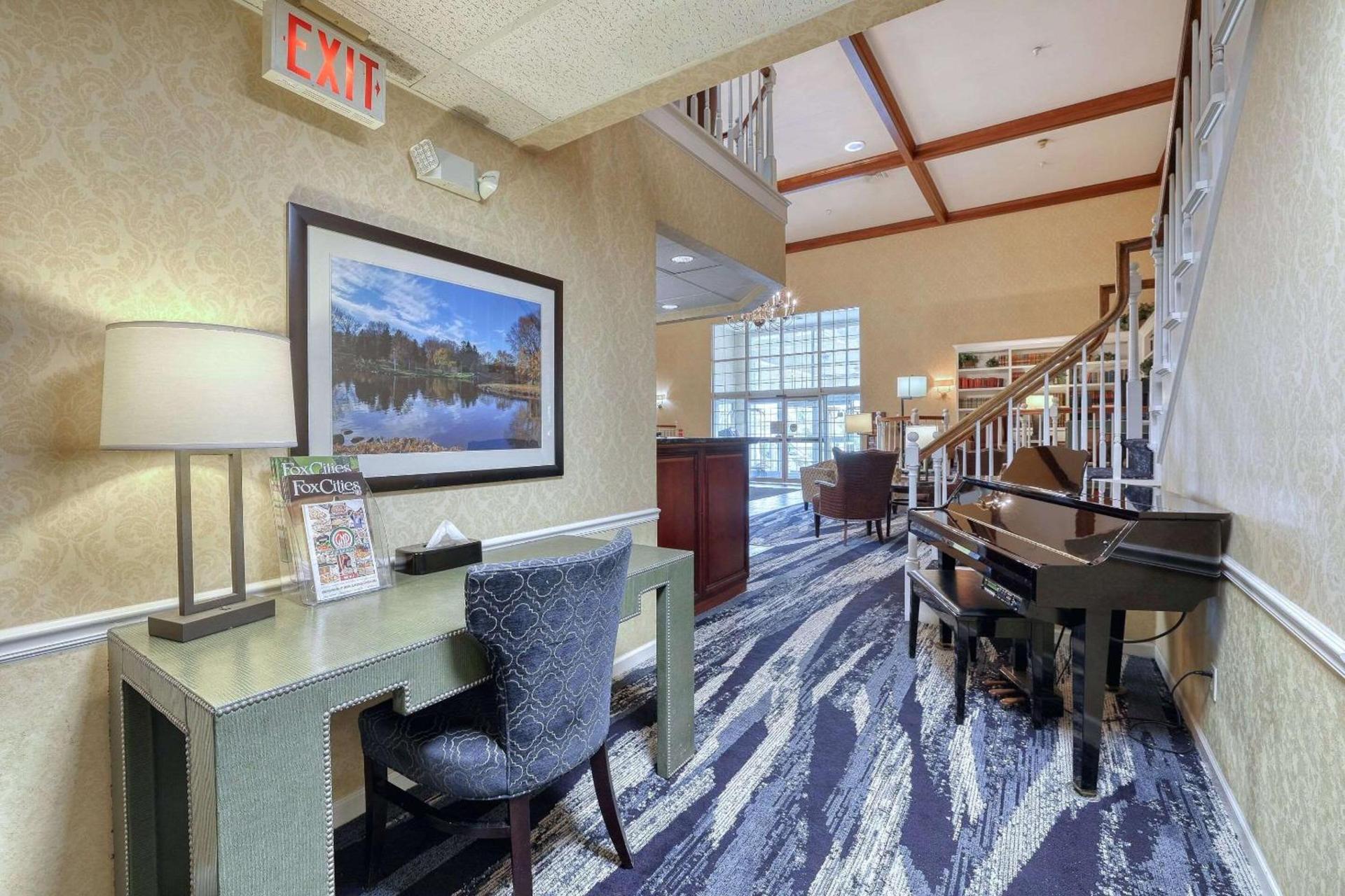Comfort Suites Appleton Airport photo 8
