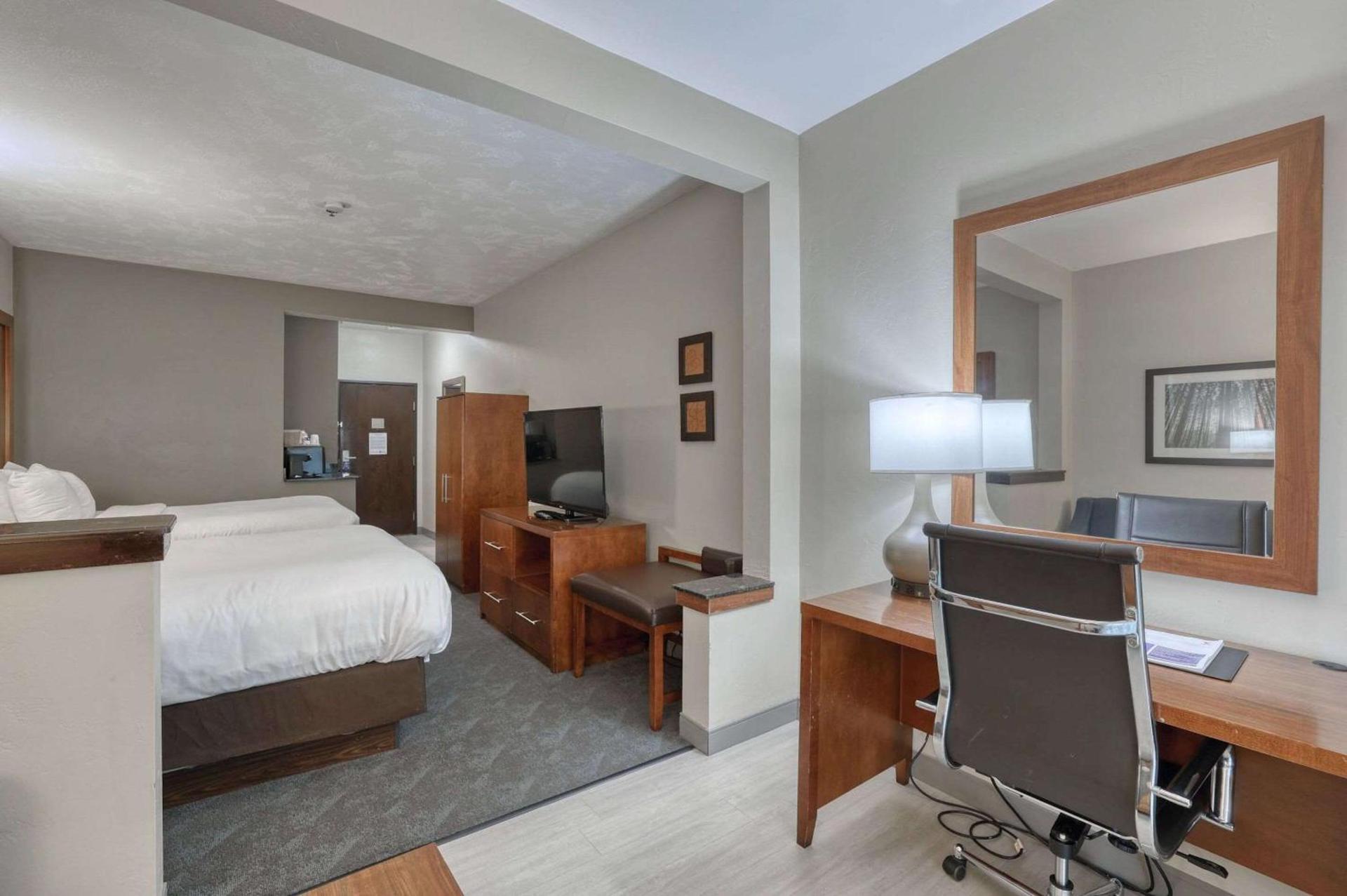 Comfort Suites Appleton Airport photo 13