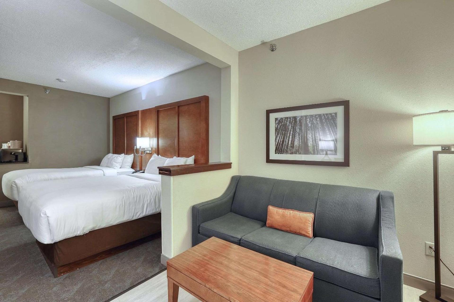Comfort Suites Appleton Airport photo 18