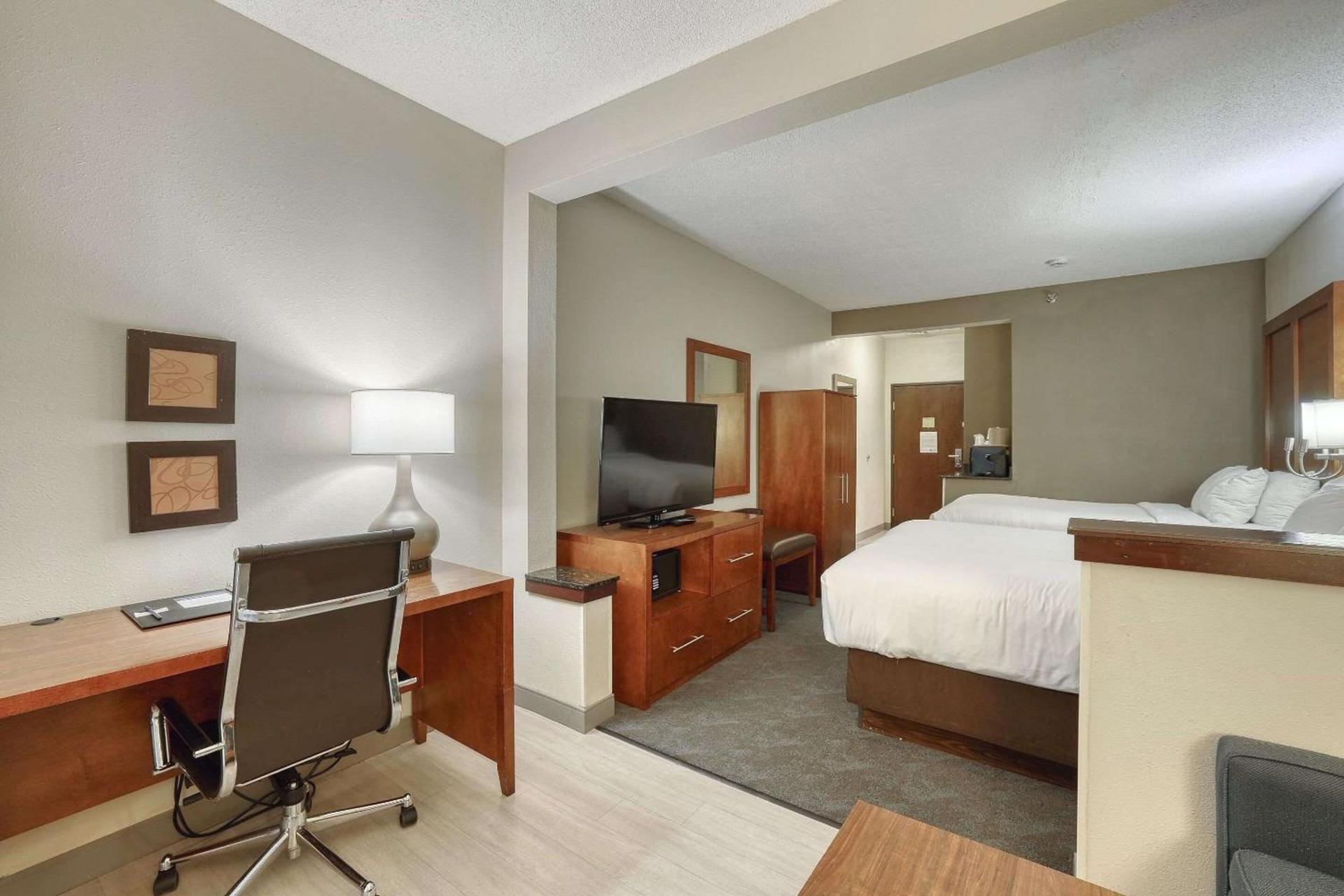 Comfort Suites Appleton Airport photo 19