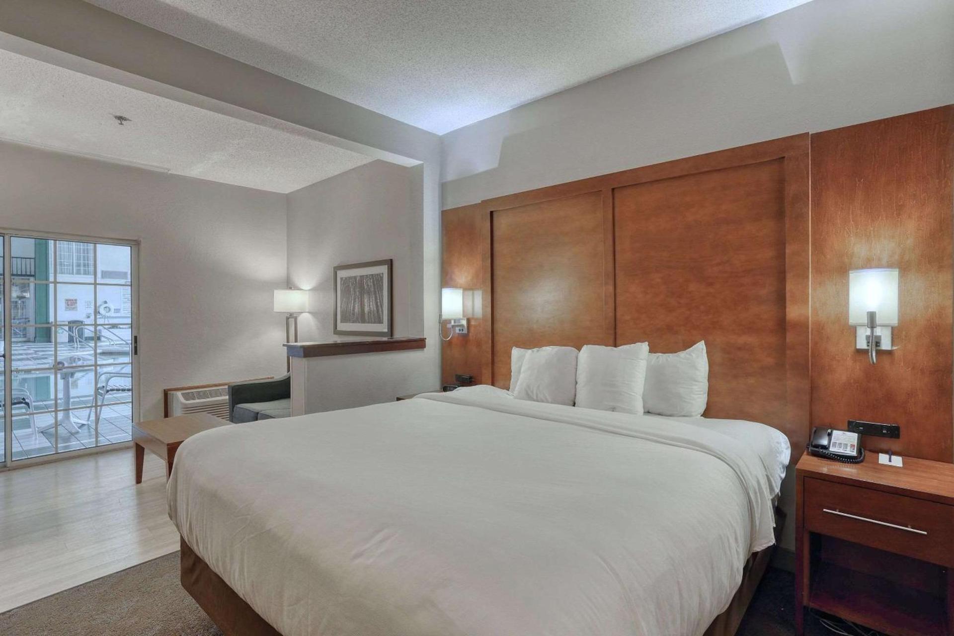 Comfort Suites Appleton Airport photo 20