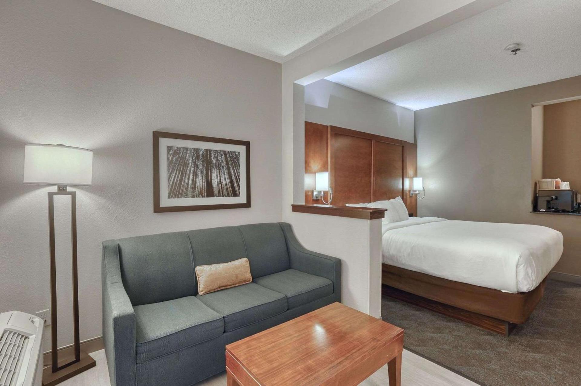 Comfort Suites Appleton Airport photo 22