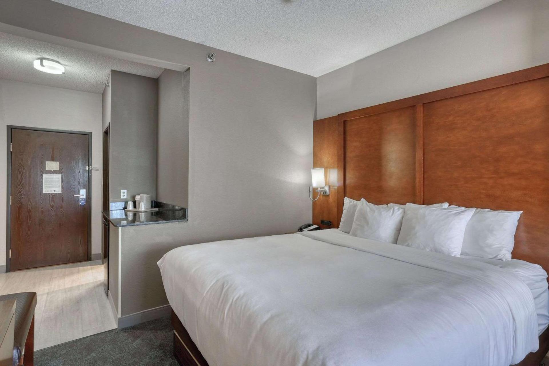Comfort Suites Appleton Airport photo 25