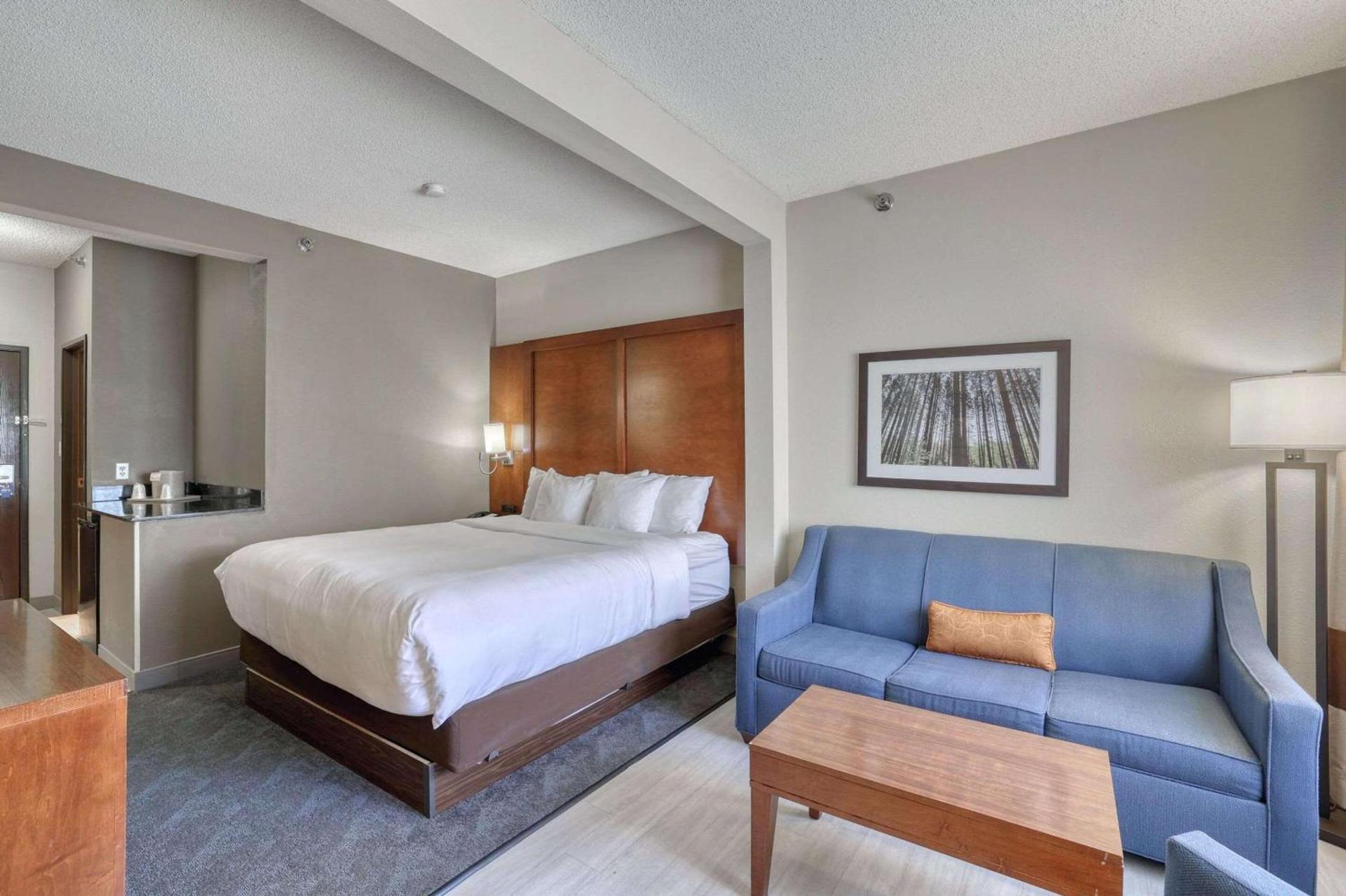 Comfort Suites Appleton Airport photo 26