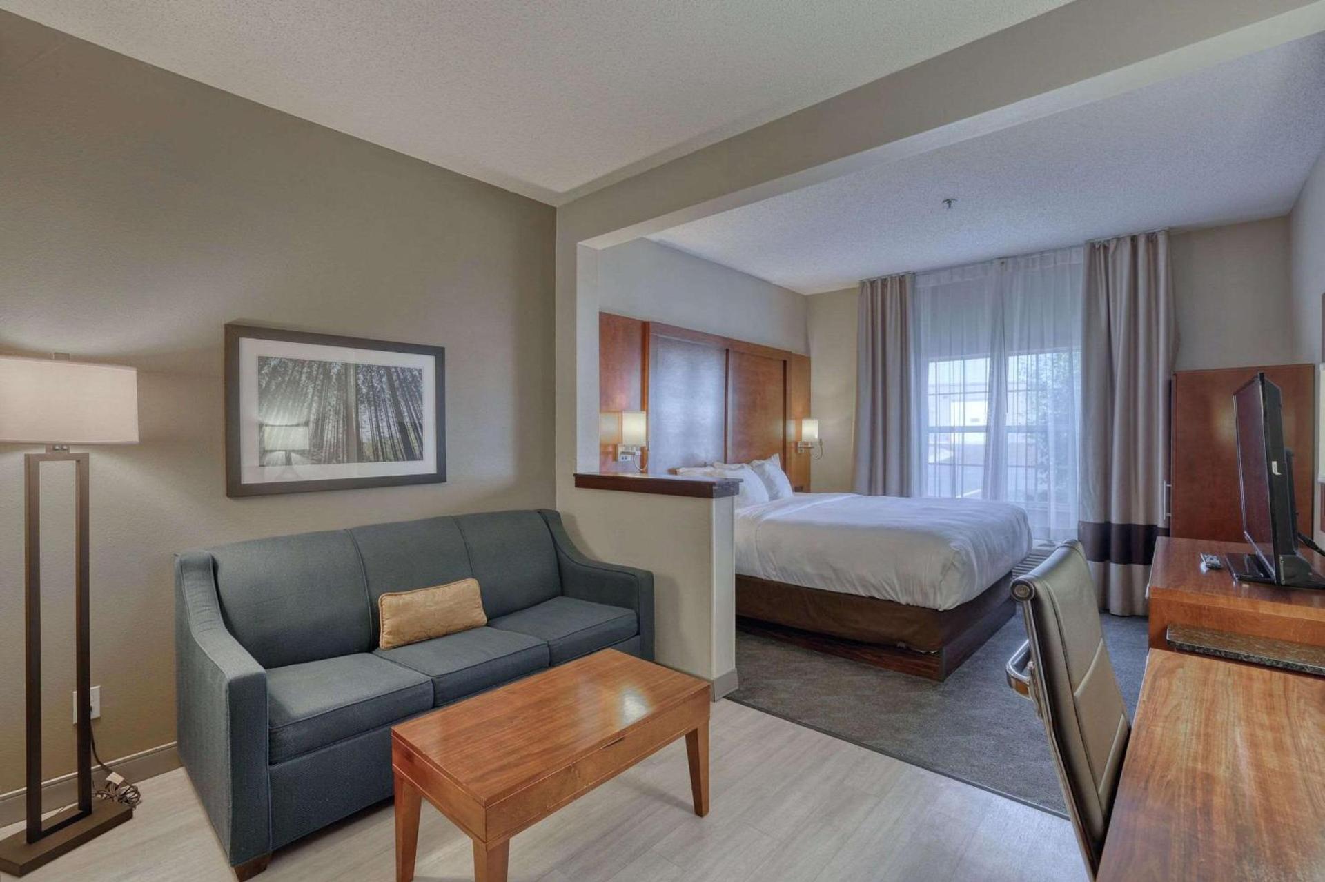 Comfort Suites Appleton Airport photo 27