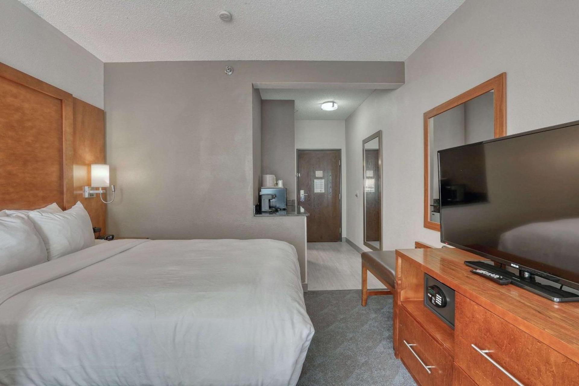 Comfort Suites Appleton Airport photo 34