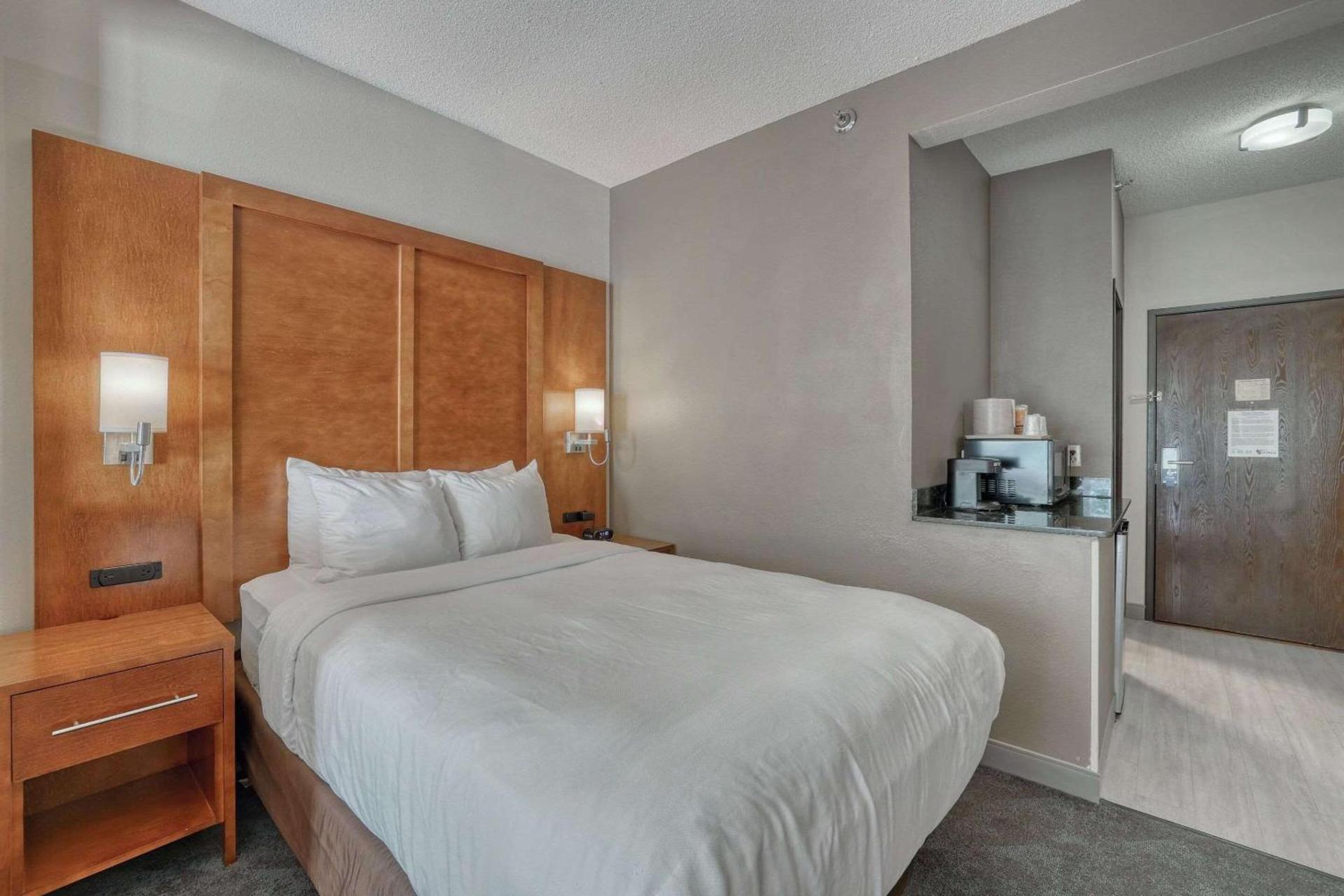 Comfort Suites Appleton Airport photo 33