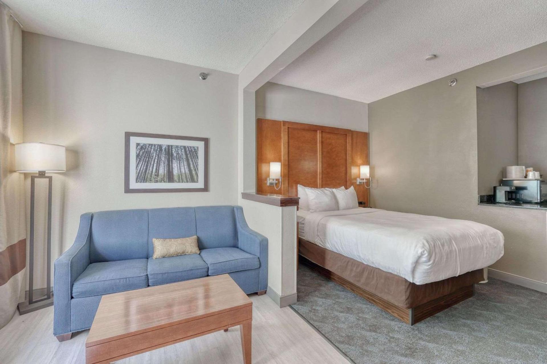 Comfort Suites Appleton Airport photo 35