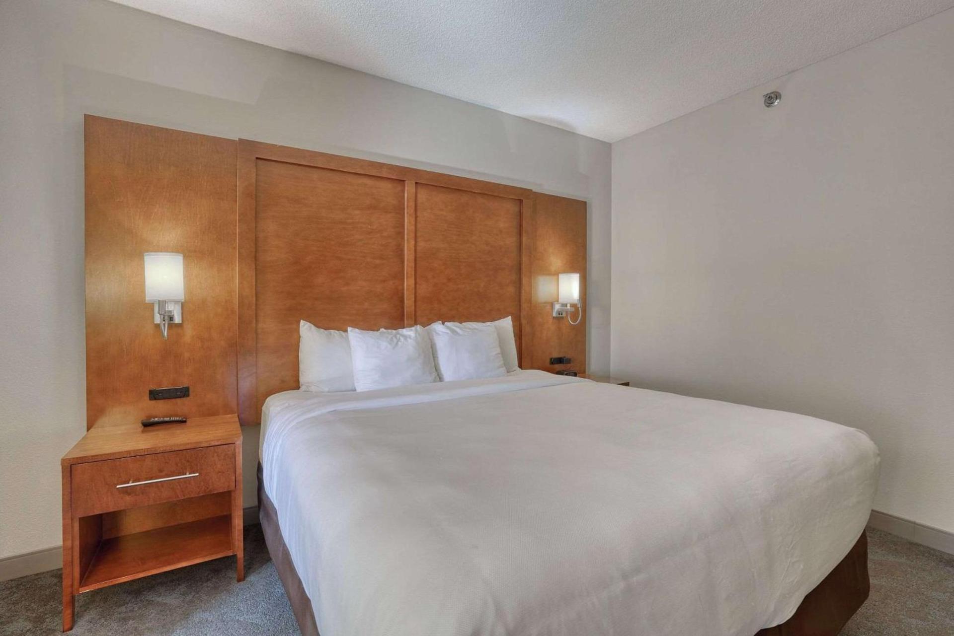 Comfort Suites Appleton Airport photo 37
