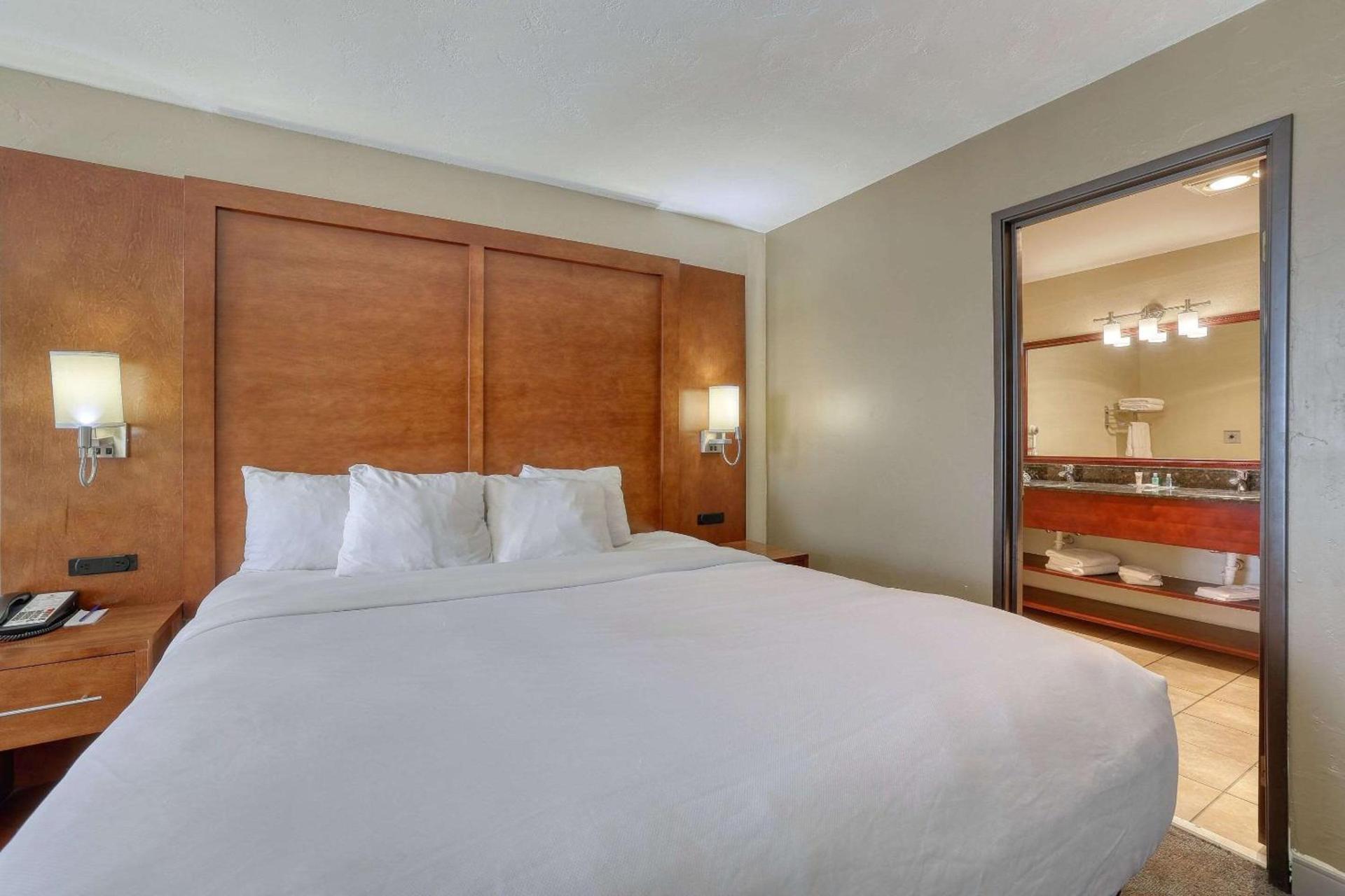 Comfort Suites Appleton Airport photo 42