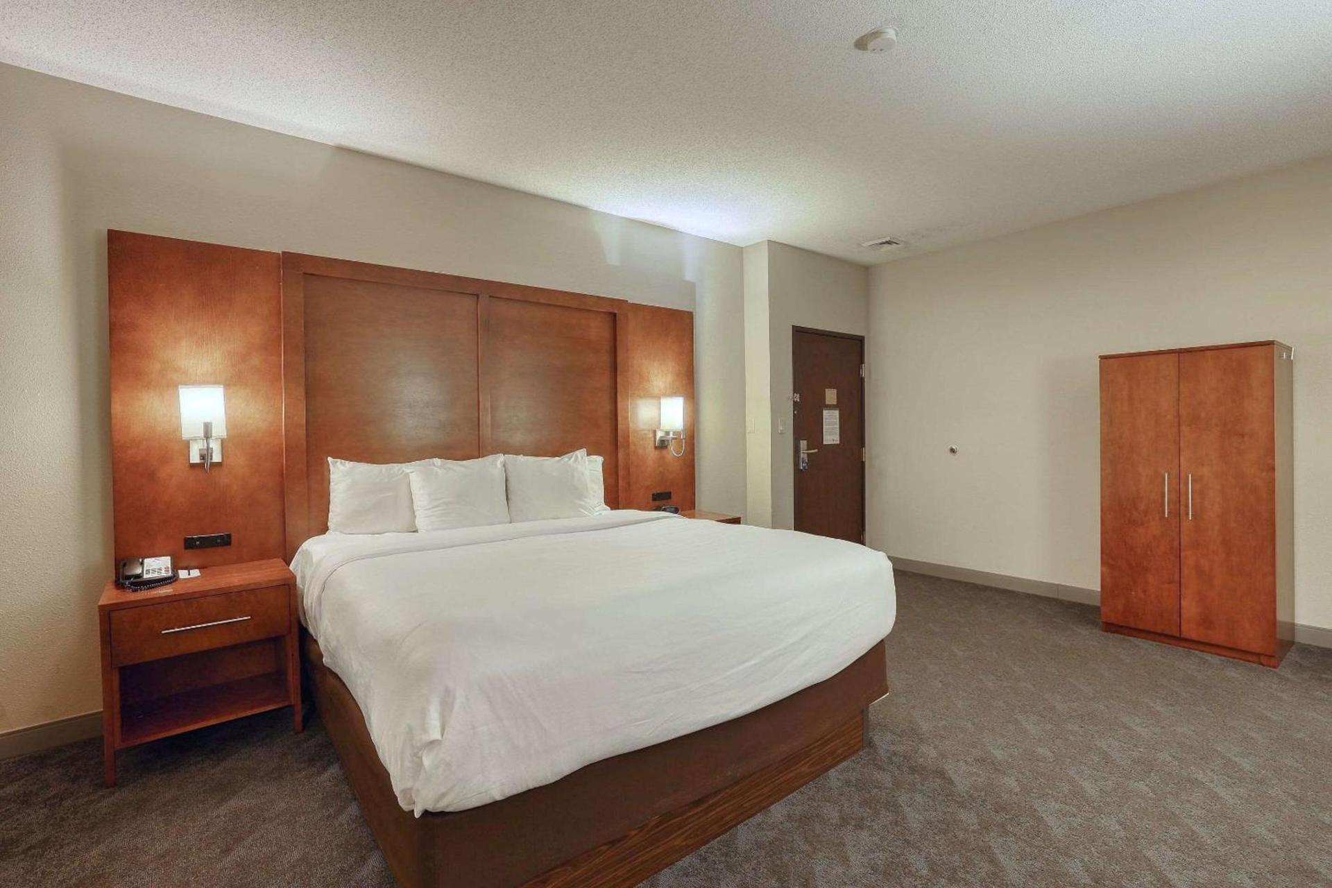 Comfort Suites Appleton Airport photo 45