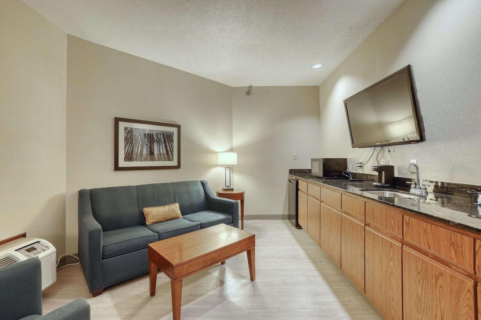 Comfort Suites Appleton Airport photo 46