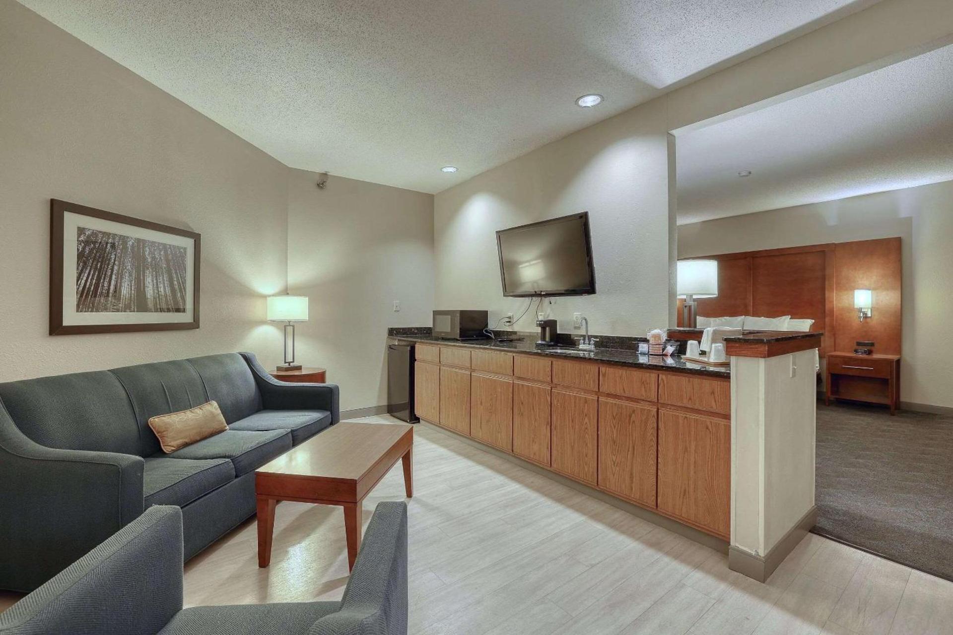 Comfort Suites Appleton Airport photo 47