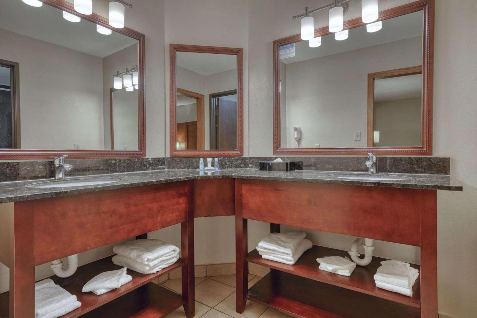 Comfort Suites Appleton Airport photo 50