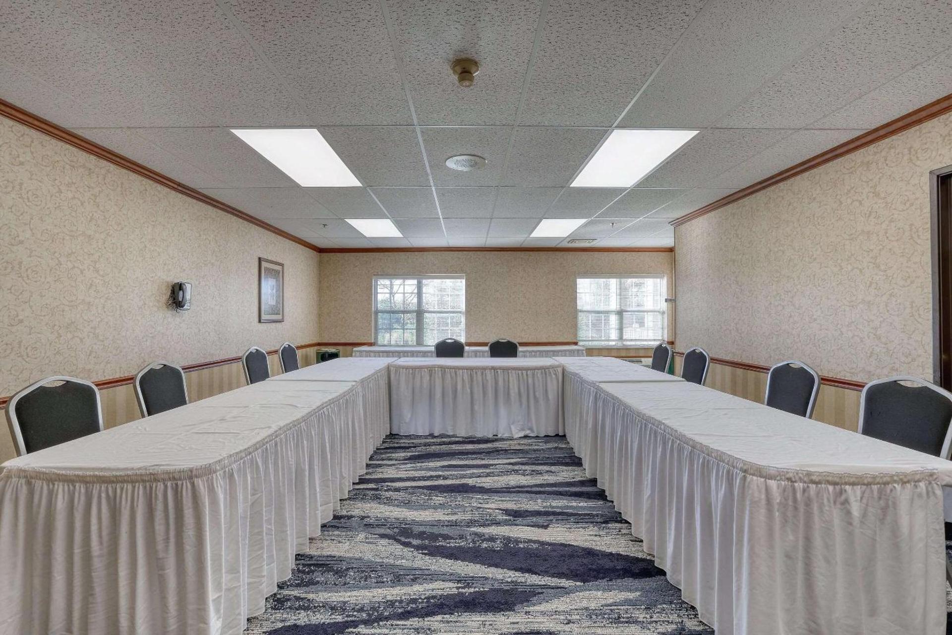 Comfort Suites Appleton Airport photo 53