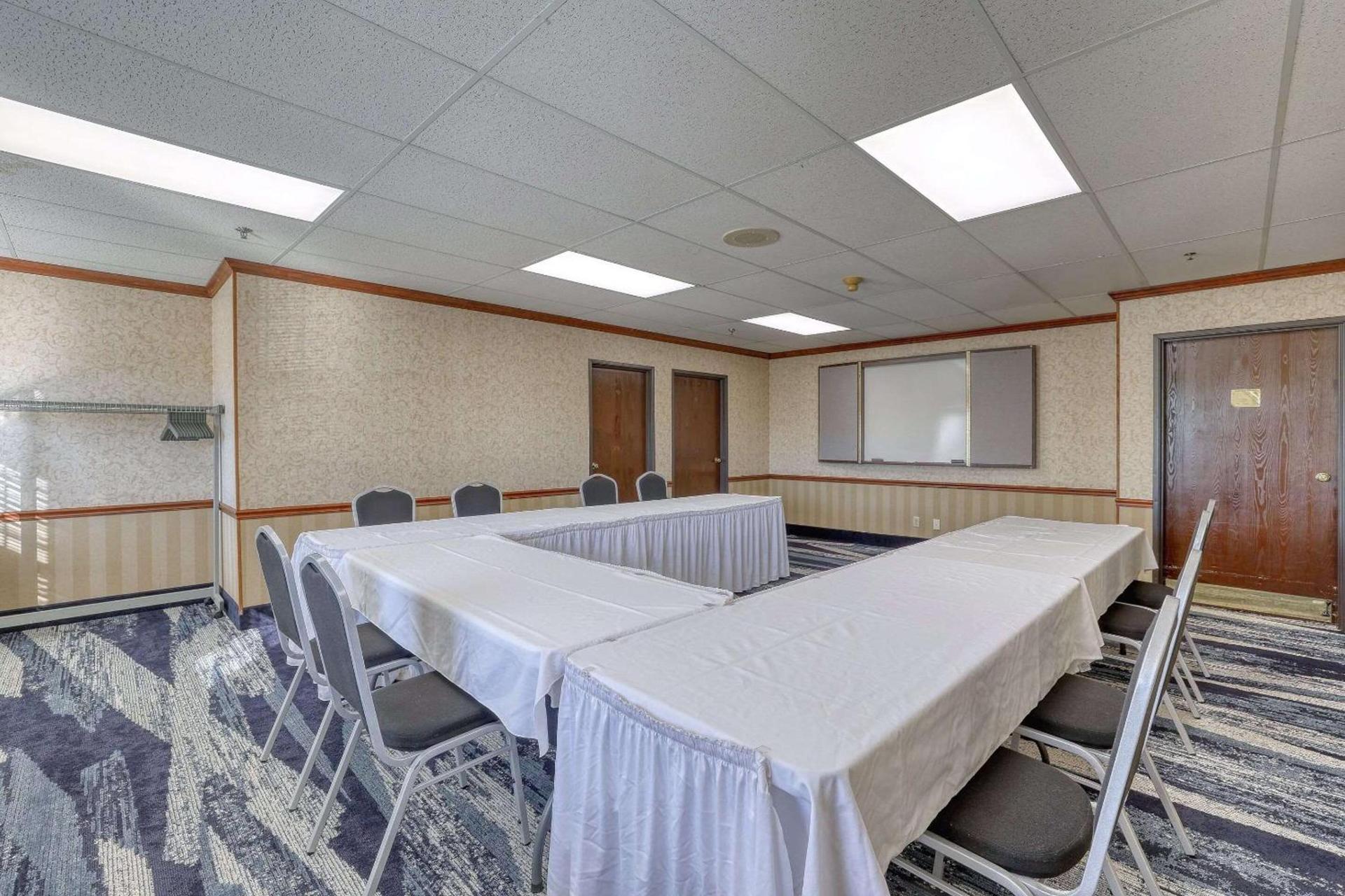 Comfort Suites Appleton Airport photo 54