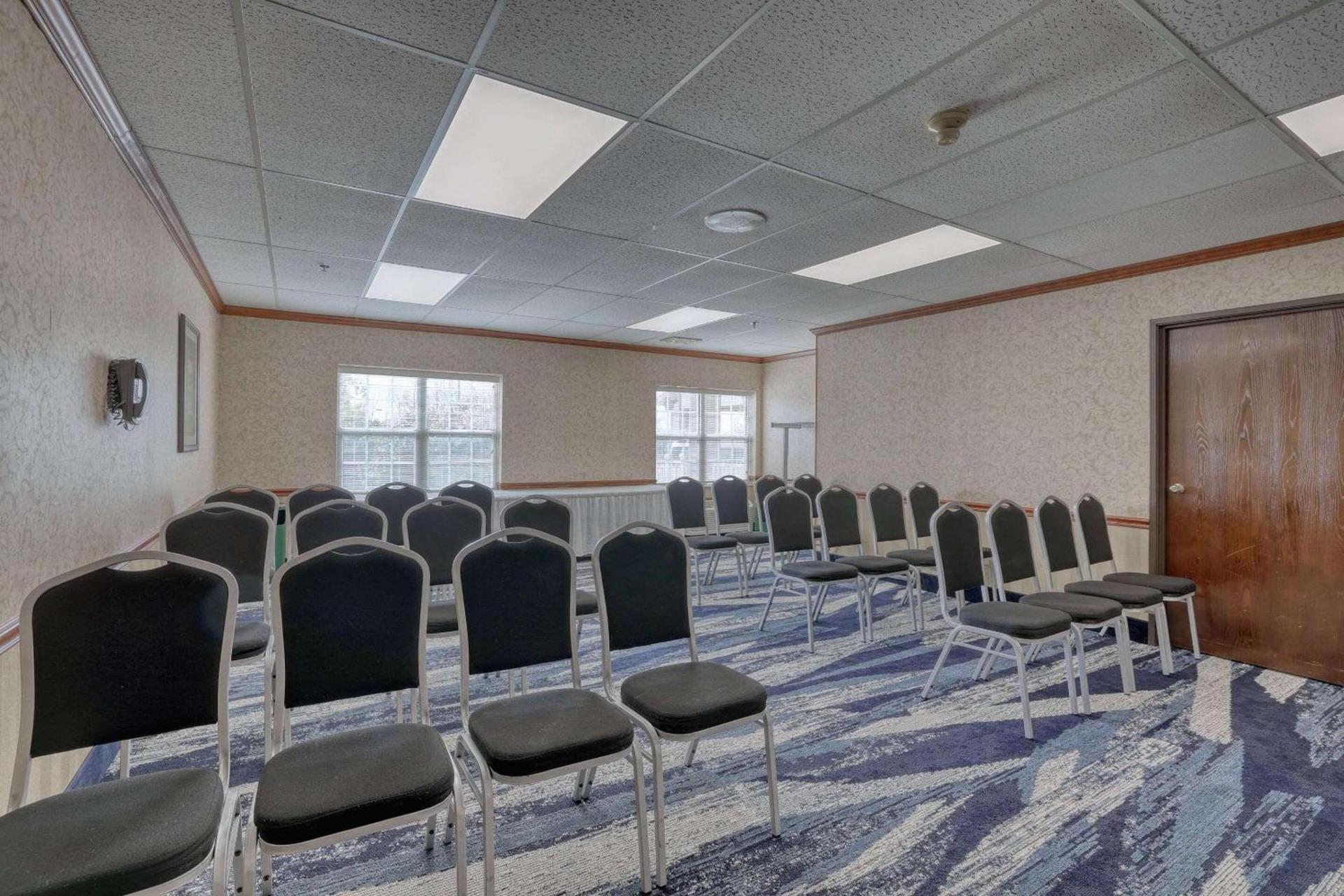 Comfort Suites Appleton Airport photo 55