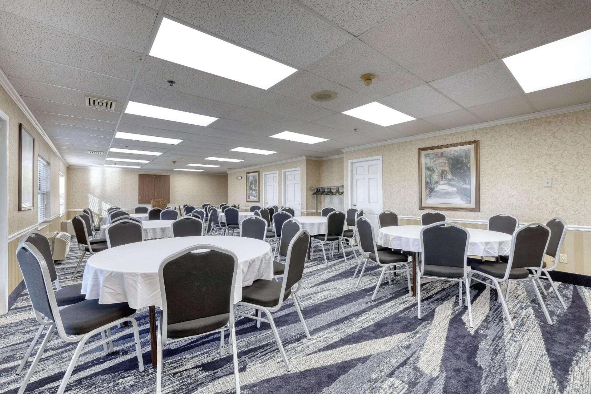 Comfort Suites Appleton Airport photo 60