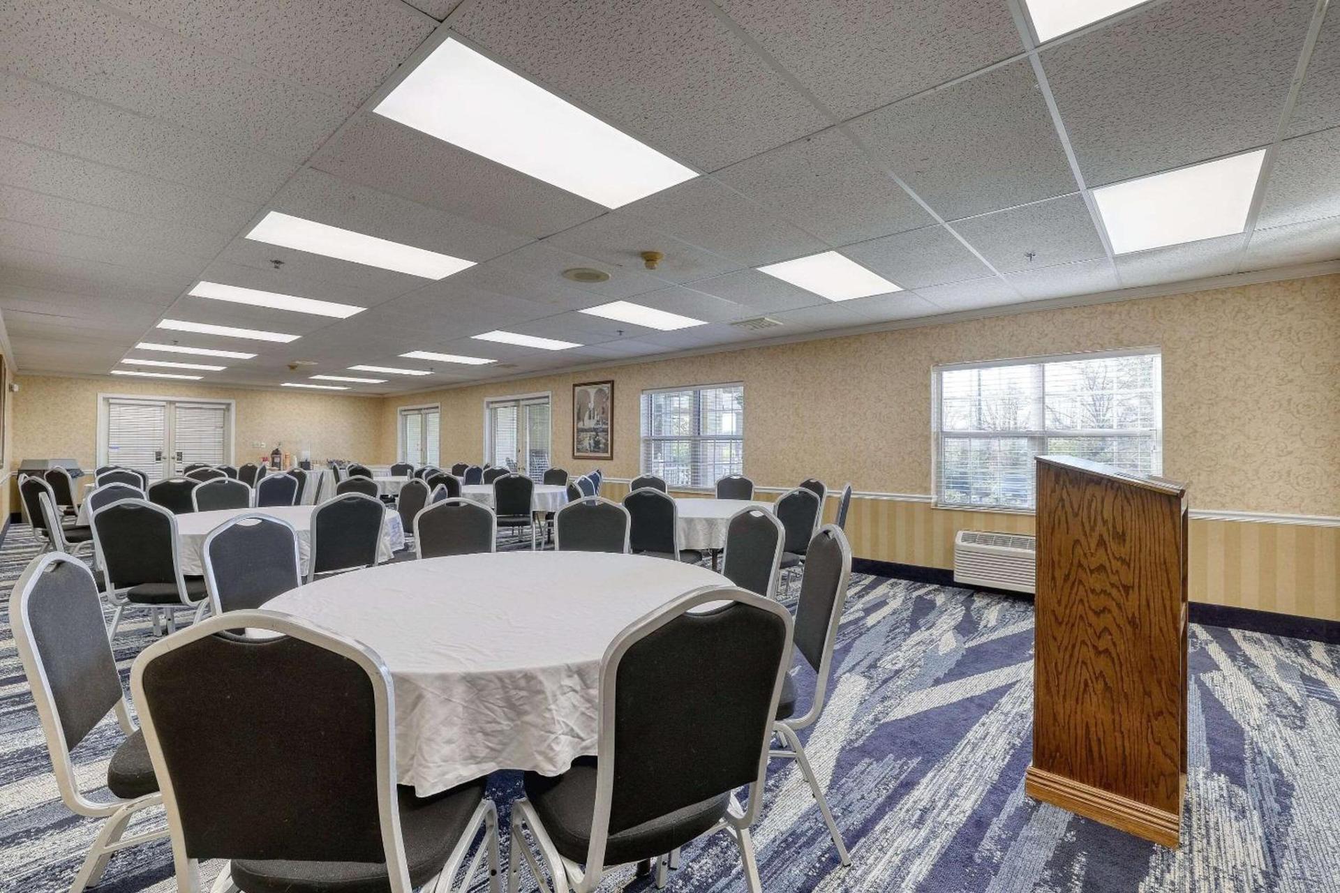 Comfort Suites Appleton Airport photo 61