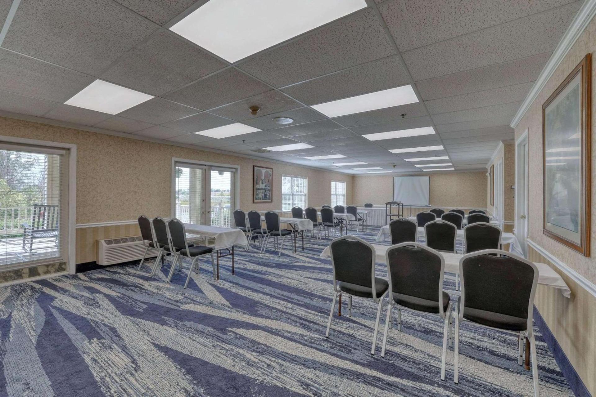 Comfort Suites Appleton Airport photo 62