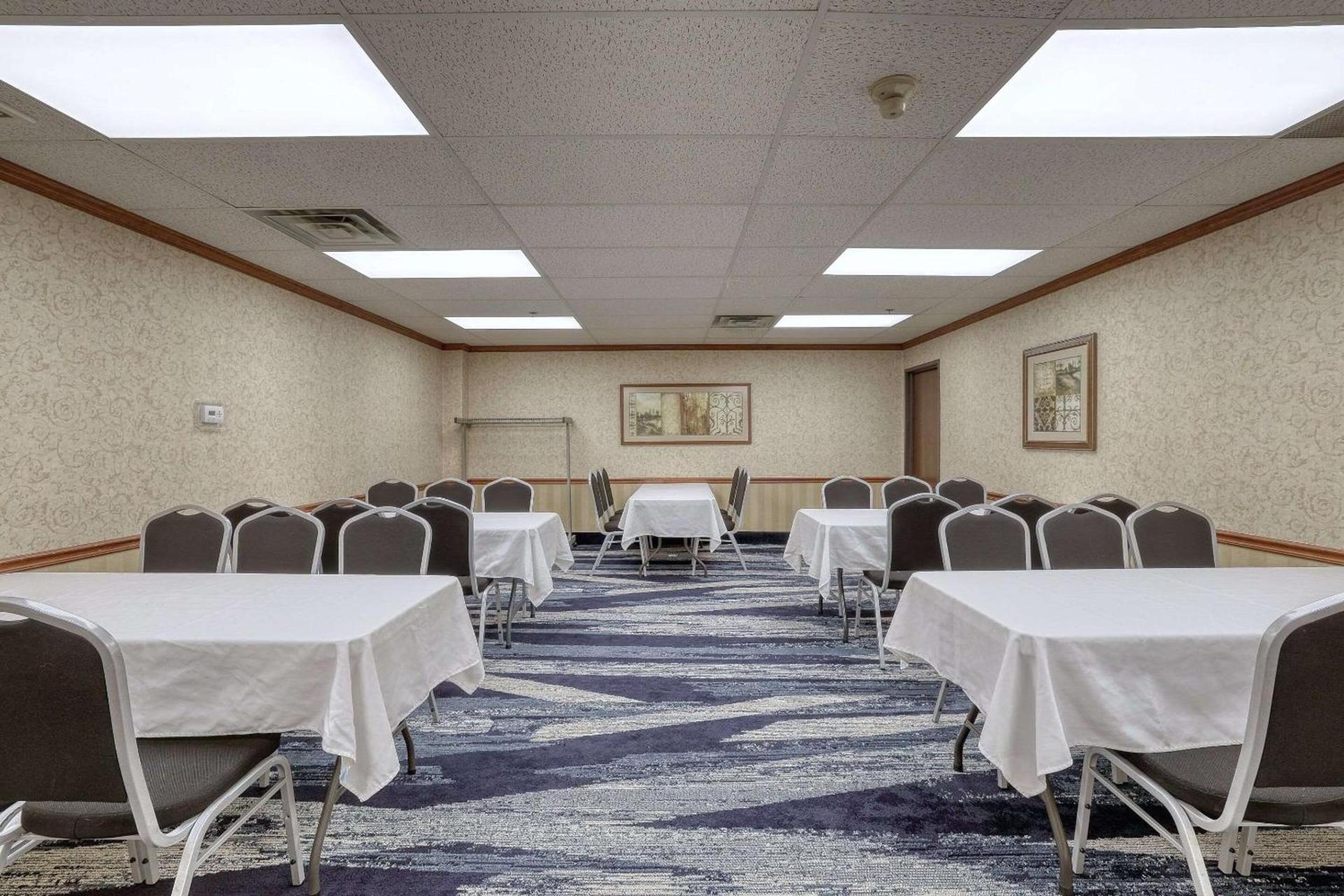 Comfort Suites Appleton Airport photo 64