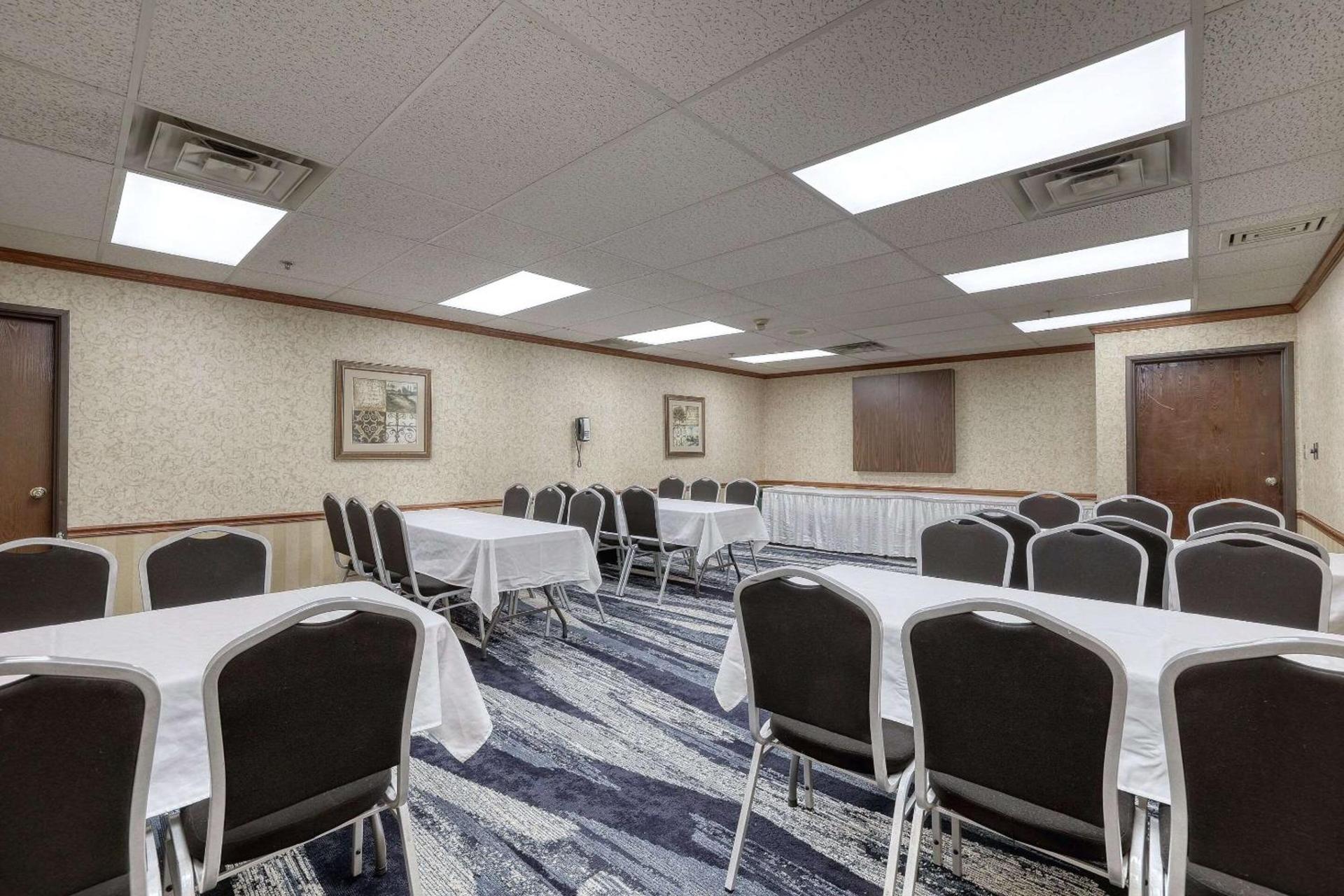 Comfort Suites Appleton Airport photo 65