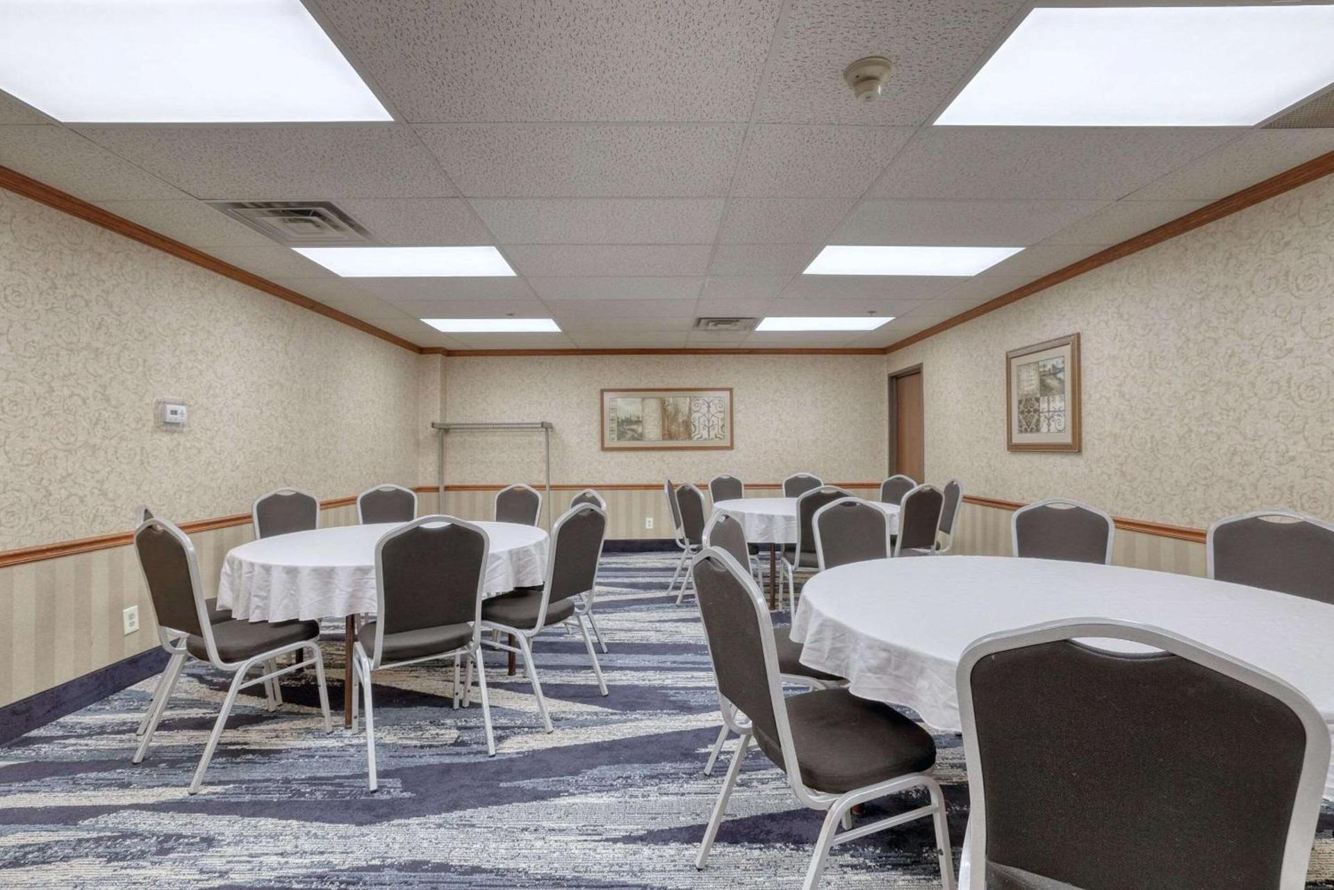 Comfort Suites Appleton Airport photo 66